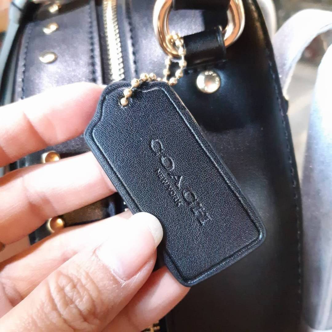 COACH F77688 JORDYN BACKPACK IN SIGNATURE LEATHER WITH RIVETS รุ่นหายาก!! รุ่นที่ตามหา!! กระเป๋าเป้สะพายหลังรุ่นยอดฮิต!! 👍👍👍 มากี่รอบก็ขายดี ขายหมดจ้า ดีไซน์เรียบหรู ลายซีนูนรอบใบคมสวย
