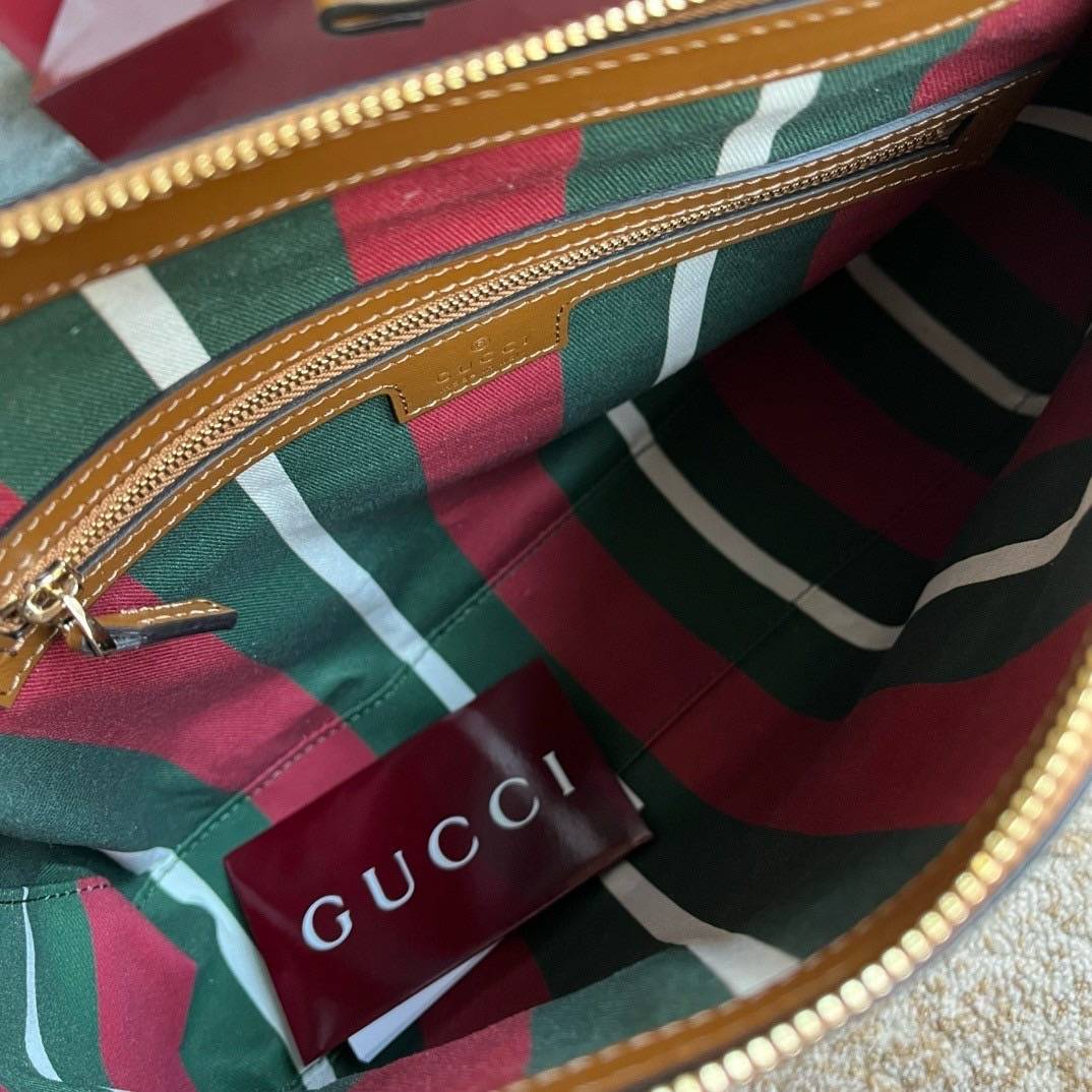 สลับแท้ GUCCI GG Emblem medium shoulder bag กระเป๋าสะพายทรงใหม่สวยคลาสสิค เกรดหนังแท้ แคนวาสแท้ พิมพ์ลายคมชัด 🤍 เกรดออริจินอล สลับแท้