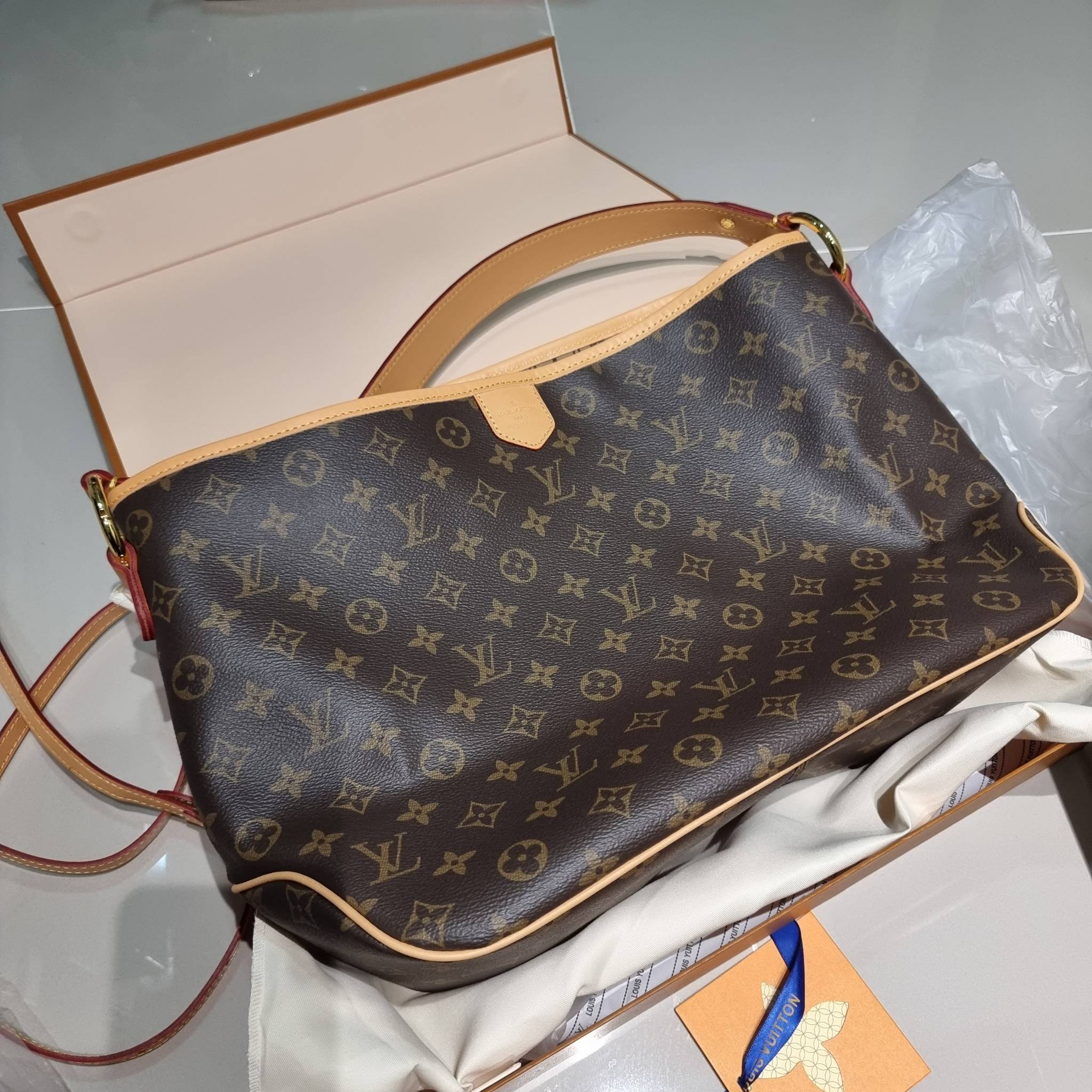 LV delightful bag / LV CARRYALL Monogram Canvas / LV Shopping Bag กระเป๋าทรงโท้ทใบใหญ่ ขนาดจุได้แบบล้นๆ สมใจใครที่มองหากระเป๋าใบโปรด