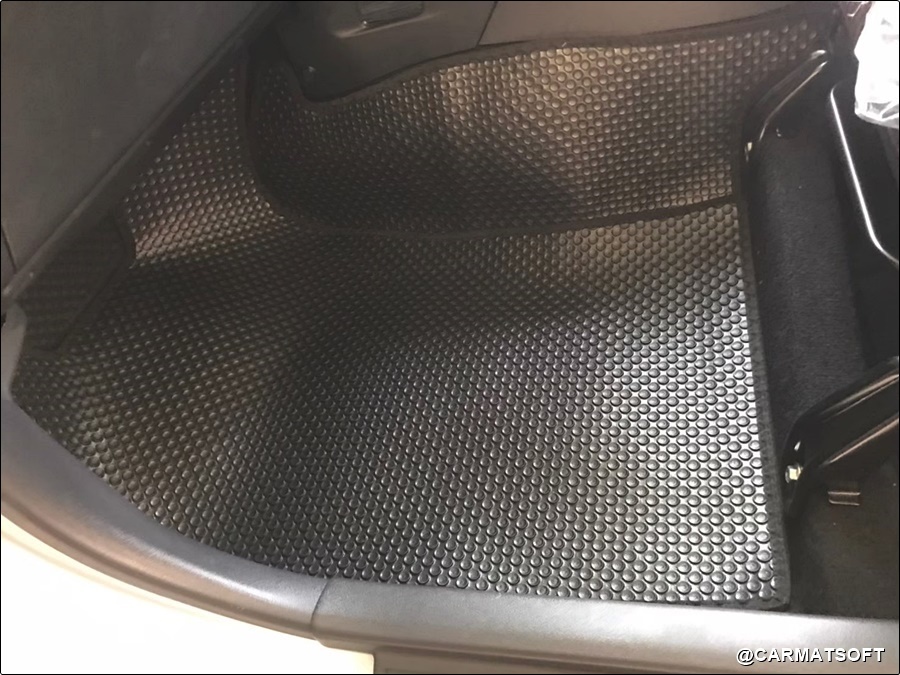 พรมปูพื้นรถยนต์ TOYOTA AVANZA 2019 ยางปูพื้นรถยนต์ ลายกระดุมเม็ดเล็ก สีดำ เข้ารูป เต็มคัน