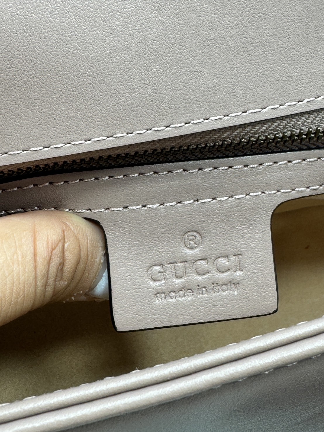 ORI | หนังแท้ GG Marmont small shoulder bag กระเป๋าสะพายข้างรุ่นคลาสสิค ดูแพง อัพลุคได้สบายๆ ด้านหลังดีไซน์รูปหัวใจ