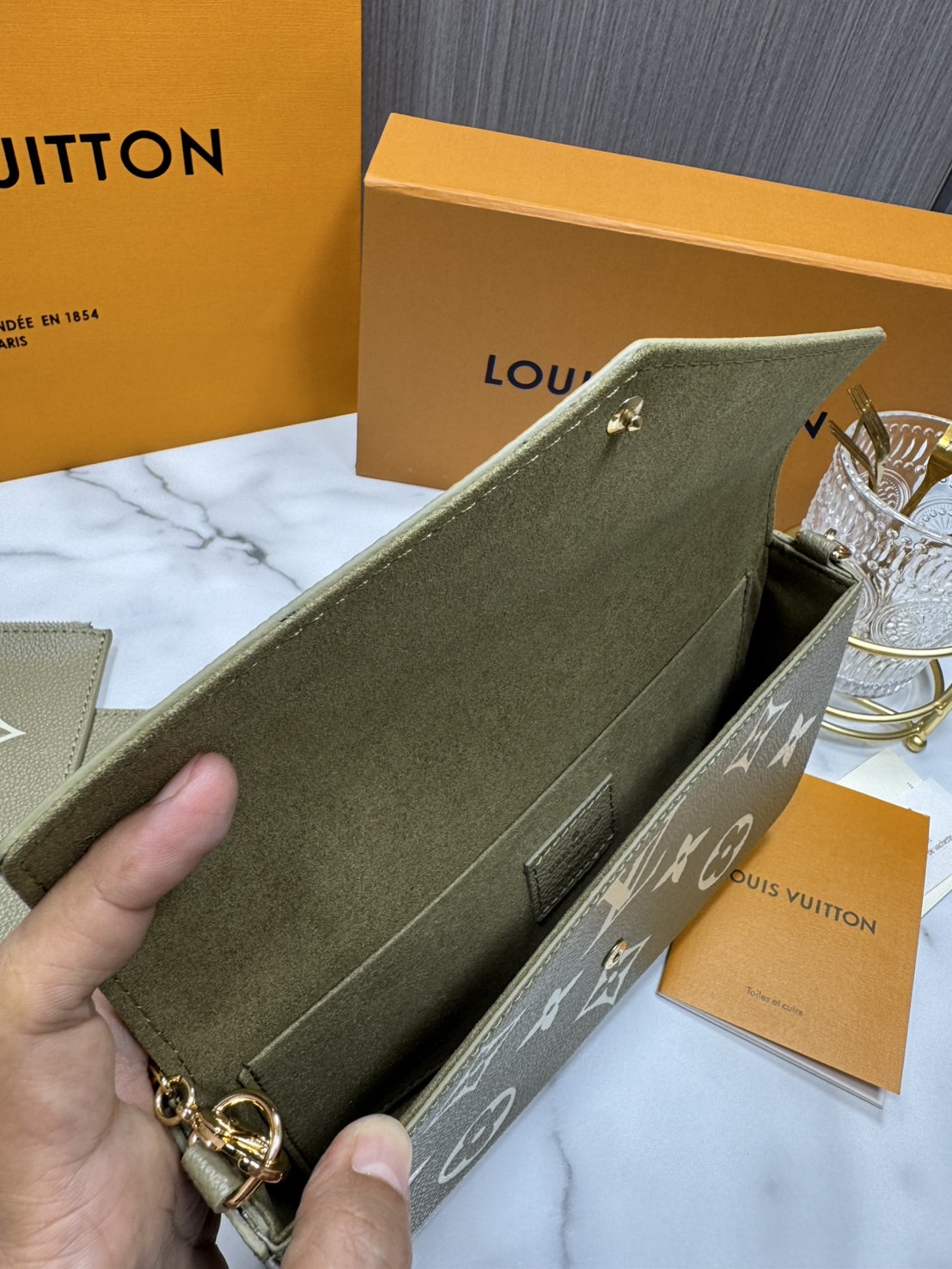 OP ORI หนังแท้ | LV Felicie Pochette bag in soft Monogram Empreinte leather กระเป๋าสะพายทรงพอชขนาดกะทัดรัด หนัง Monogram Empreinte เนื้อนุ่มประทับลาย Monogram สุดไอคอนิก