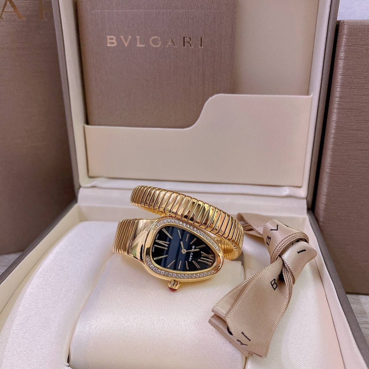 BVLGARI SERPENTI WATCH 24mm 26mm นาฬิกาบุลการี รุ่นหน้าปัดล้อมเพชร นาฬิกาผู้หญิง ภาพสินค้าถ่ายจากงานขายจริง