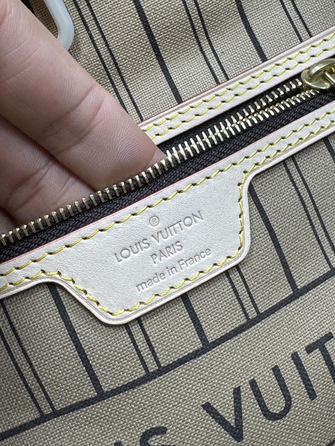 TOP ORI หนังแท้ | LV Neverfull PM bag Monogram Canvas กระเป๋าสะพายทรงโท้ท PM ดีไซน์คลาสสิกเหนือกาลเวลาเข้ากับดีเทลที่สืบทอดมายาวนาน Monogram แคนวาสแต่งขอบหนัง ดีไซน์พื้นที่ด้านในกว้างทว่าดูเพรียวบาง