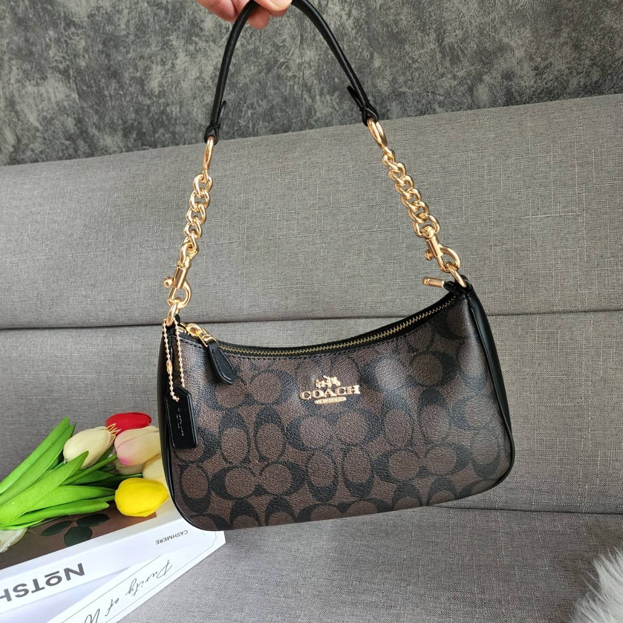 พร้อมส่งครบสี สวยทุกสีเลยค่า😘 ((CA173//CA209//CA548)) COACH TERI SHOULDER BAG 🔹กระเป๋าทรงพอช ในรูปแบบหนังแท้ หนังนิ่มสวยมากค่ะ