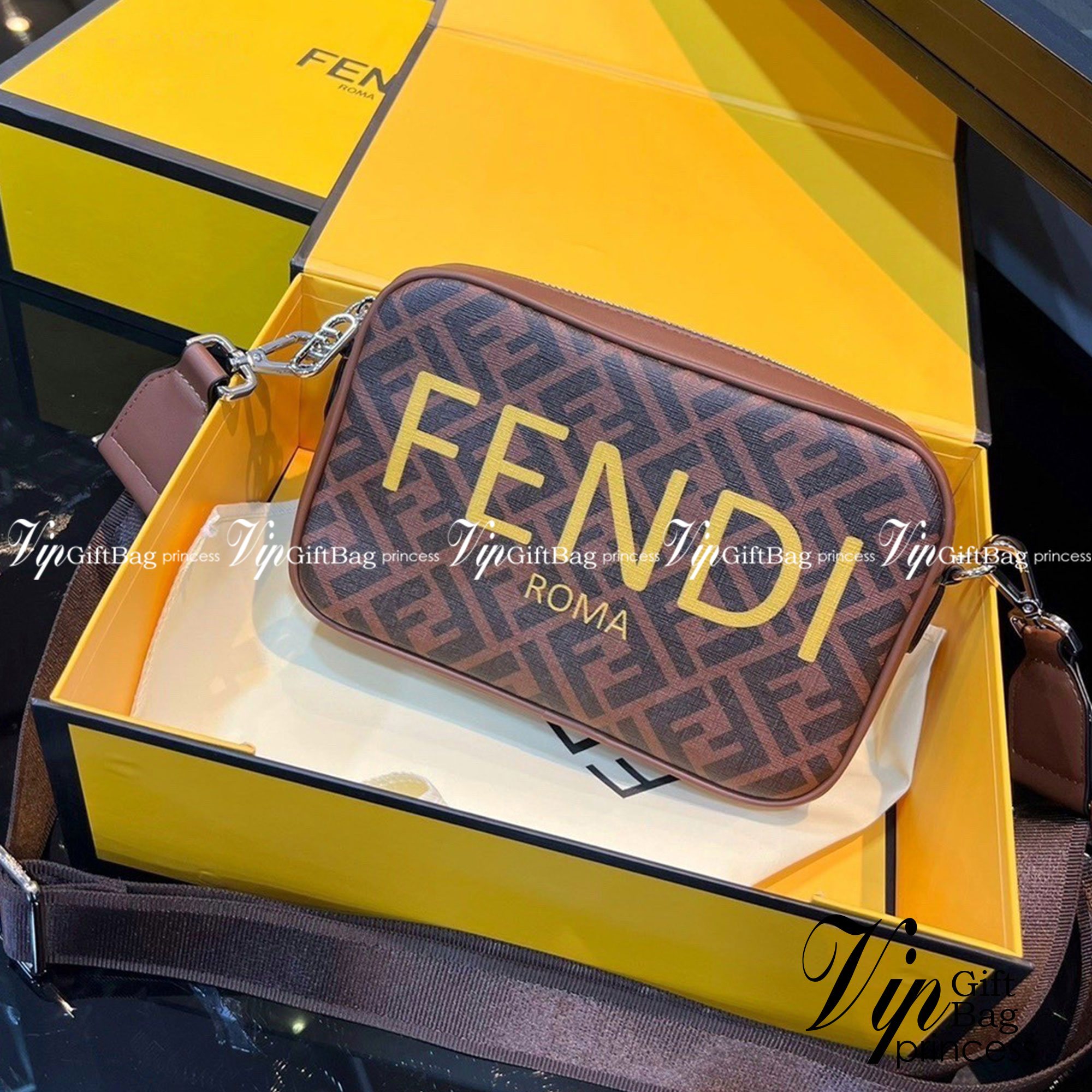 Fendi FF logo-print Messenger Bag / Fendi Borsa a spalla con logo FF กระเป๋าสะพายเฟนดิ คอลเล็คชั่นใหม่ พร้อมส่ง