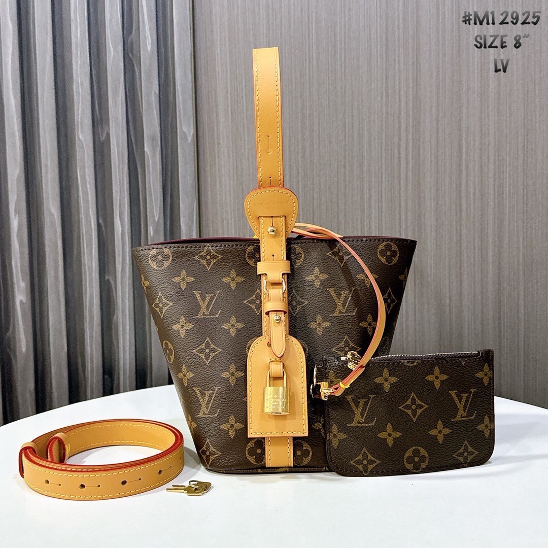 LV All In BB bag Monogram Canvas กระเป๋าทรงบัคเก็ต สุดไอคอนิกยกระดับความหรูหรา ปรับทรงใช้งานได้ 2 แบบ คุ้มแบบไม่มีเบื่อ มาพร้อมใบลูกเข้าเซ็ทแยกใช้งานได้