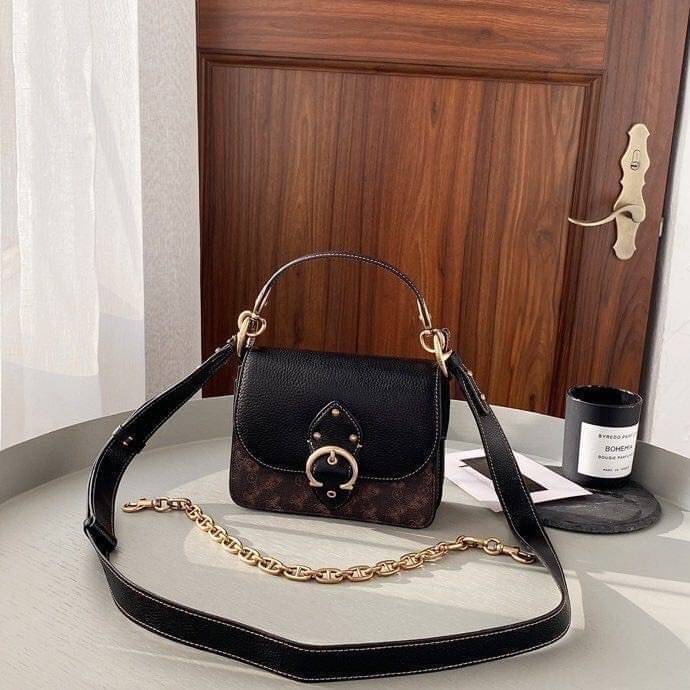 COACH 4503 BEAT SHOULDER BAG 18 with HORSE & CARRIAGE พร้อมส่งที่ไทย