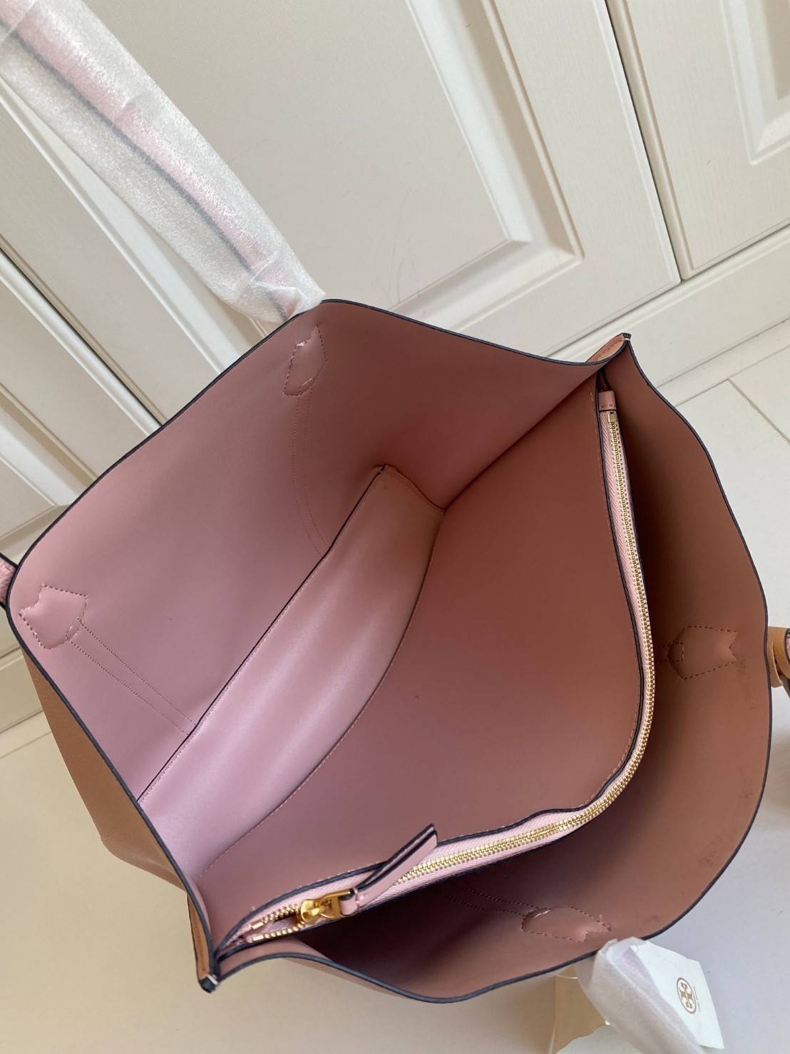 TORY BURCH LEATHERS BAG กระเป๋าทรง TOTE ใบใหญ่ ใส่ของได้จุใจมากแม่!!! วัสดุหนังแท้คุณภาพเกรดพรีเมียม ชมพู