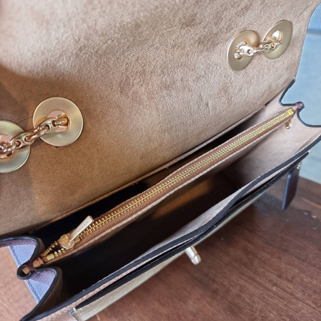 ของแท้ 💯% 】COACH C2174 LANE SHOULDER BAG IN COLORBLOCK SIGNATURE CANVAS หรูสุดต้องใบนี้นะน้องนะ ไอเท็มใหม่ล่าสุด กระเป๋าสะพายสายคุณหนู ดูหรูและคลาสสิค สายสะพายโซ่อะไหล่ทองขับผิว วัสดุหนัง pepble ตัดกับหนังแคนวาสเป็นดีไซน์คัลเลอร์บล็อค