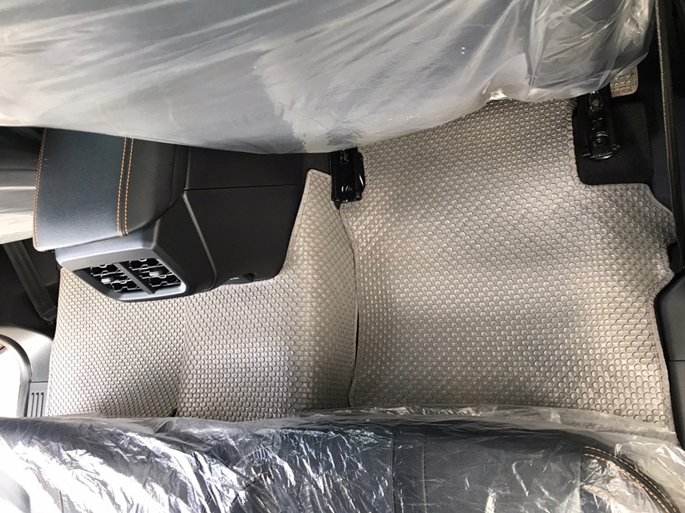 ยางปูพื้นรถยนต์ FORD NEXT-GEN RANGER 4D 2023 พรมกระดุมเม็ดเล็ก เข้ารูป ตรงรุ่นรถ เต็มคัน