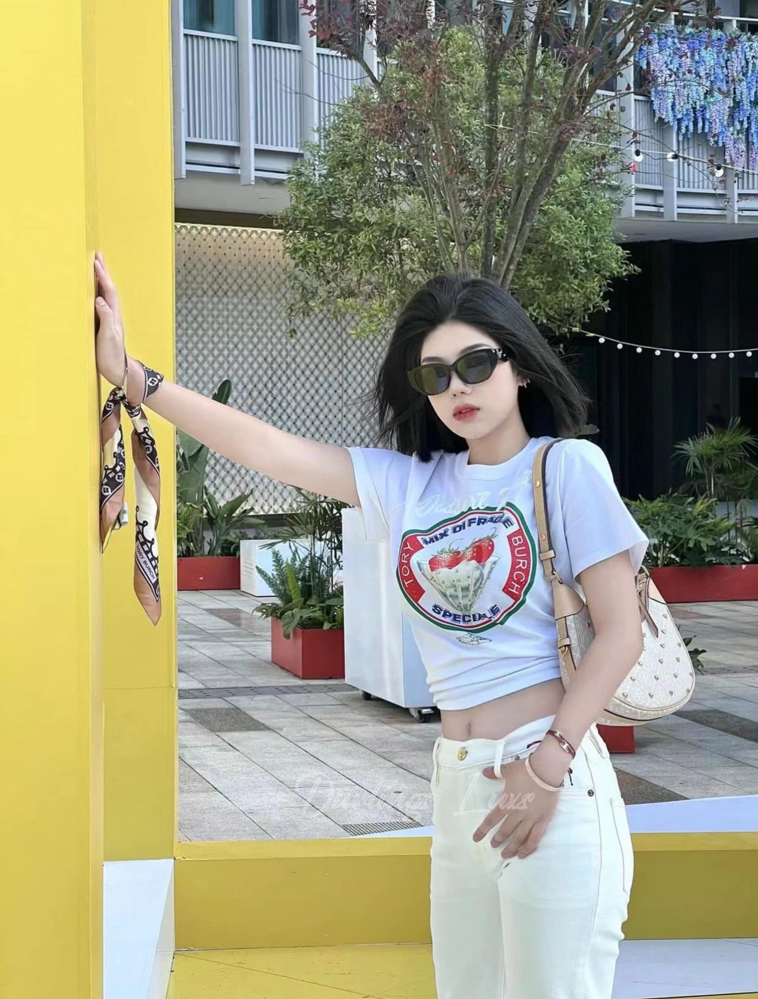 TORY BURCH T Monogram Crescent Bag NEW IVORY MULTI กระเป๋าทรงพระจันทร์เสี้ยวแต่งหัวใจสีทองสวยหรู น่ารักรุ่นใหม่ล่าสุด เกรดท็อปออริ เทียบแท้ 1:1 เกรดดีสุด