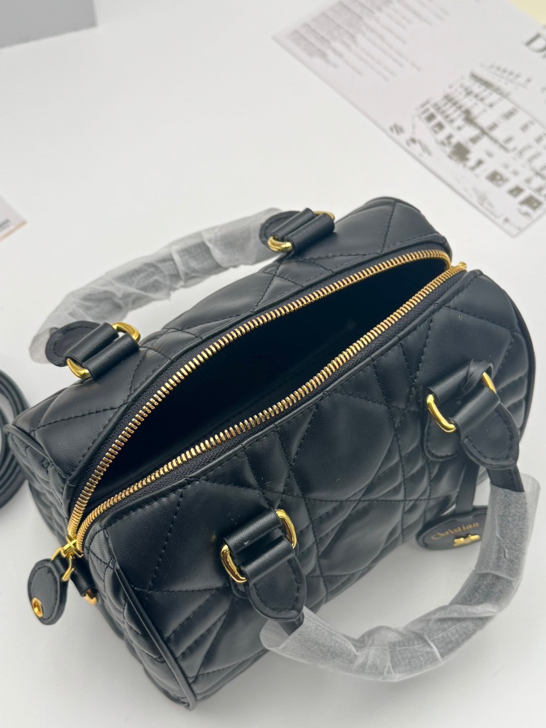 DIOR Groove 20 Bag กระเป๋าสะพายทรงบอสตันสุดคลาสสิค ดูดีและมีเทส รูปทรงหมอนยอดฮิต สวยหรูทันสมัย