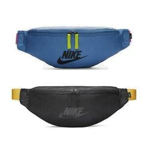 NIKE HERITAGE HIP BAG กระเป๋าทรงคาดเอวและคาดหน้าอกสไตล์สปอร์ตทูคัลเลอร์ เปิดปิดด้วยซิปคู่ ภายในใส่กระเป๋าสตางค์ยาวได้ มีช่องซิปเพิ่มด้านหลัง ด้านหน้าสกรีนโลโก้แบรนด์ สายคาดปรับความยาวได้ฟรีไซส์ น้ำหนักเบา จะสะพายคาดอกช้อปปิ้งหรือจะวิ่งออกกำลังกายก็ได้คร้า
