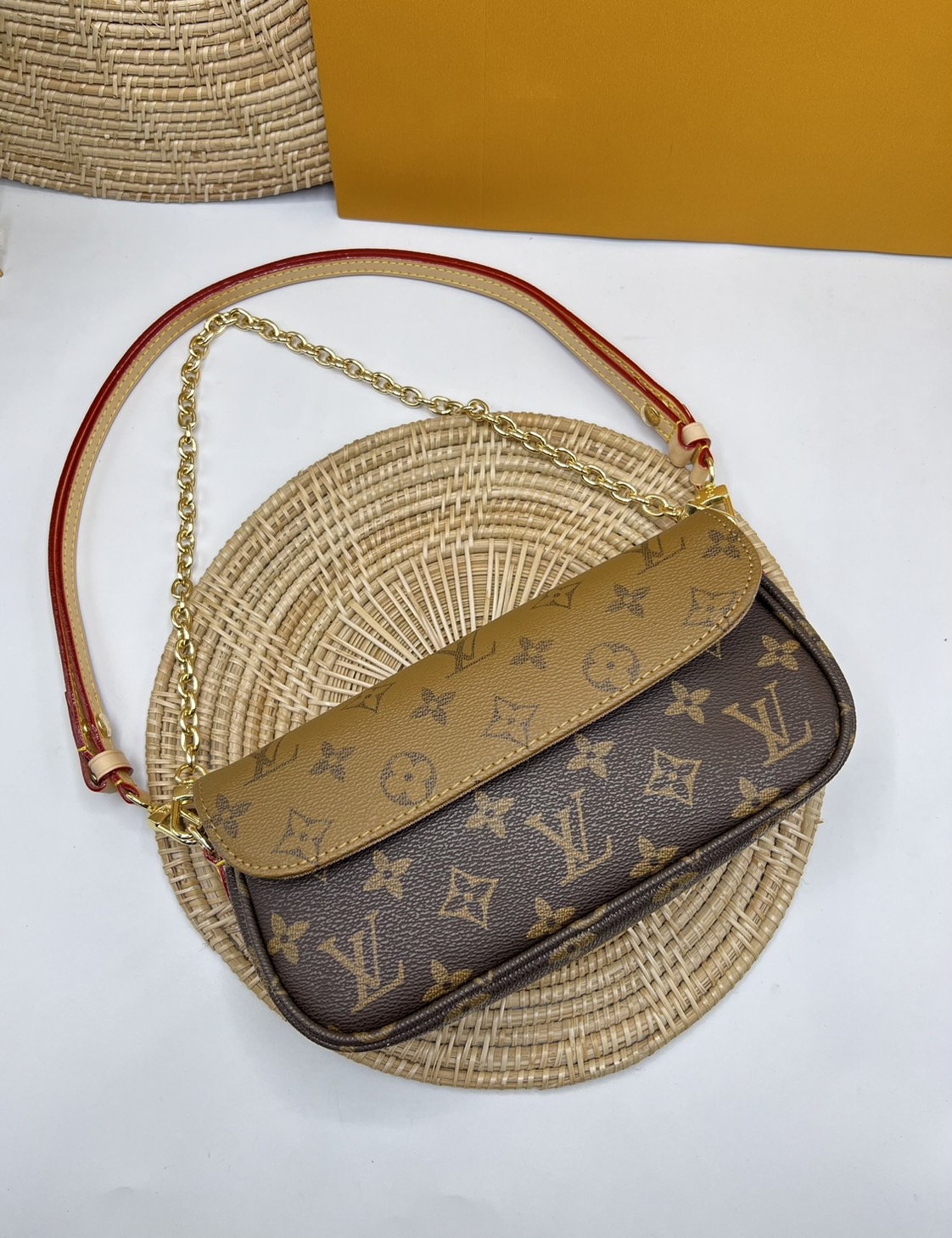 LV Wallet on Chain Ivy / LV IVY BAG กระเป๋าสะพายรุ่นยอดนิยม ใช้งานได้ทั้งธีมกลางวันและกลางคืน สวยหรู ดูแพงที่ถูกต้องมาก เกรดออริ 1:1 ใช้งานต่างประเทศได้
