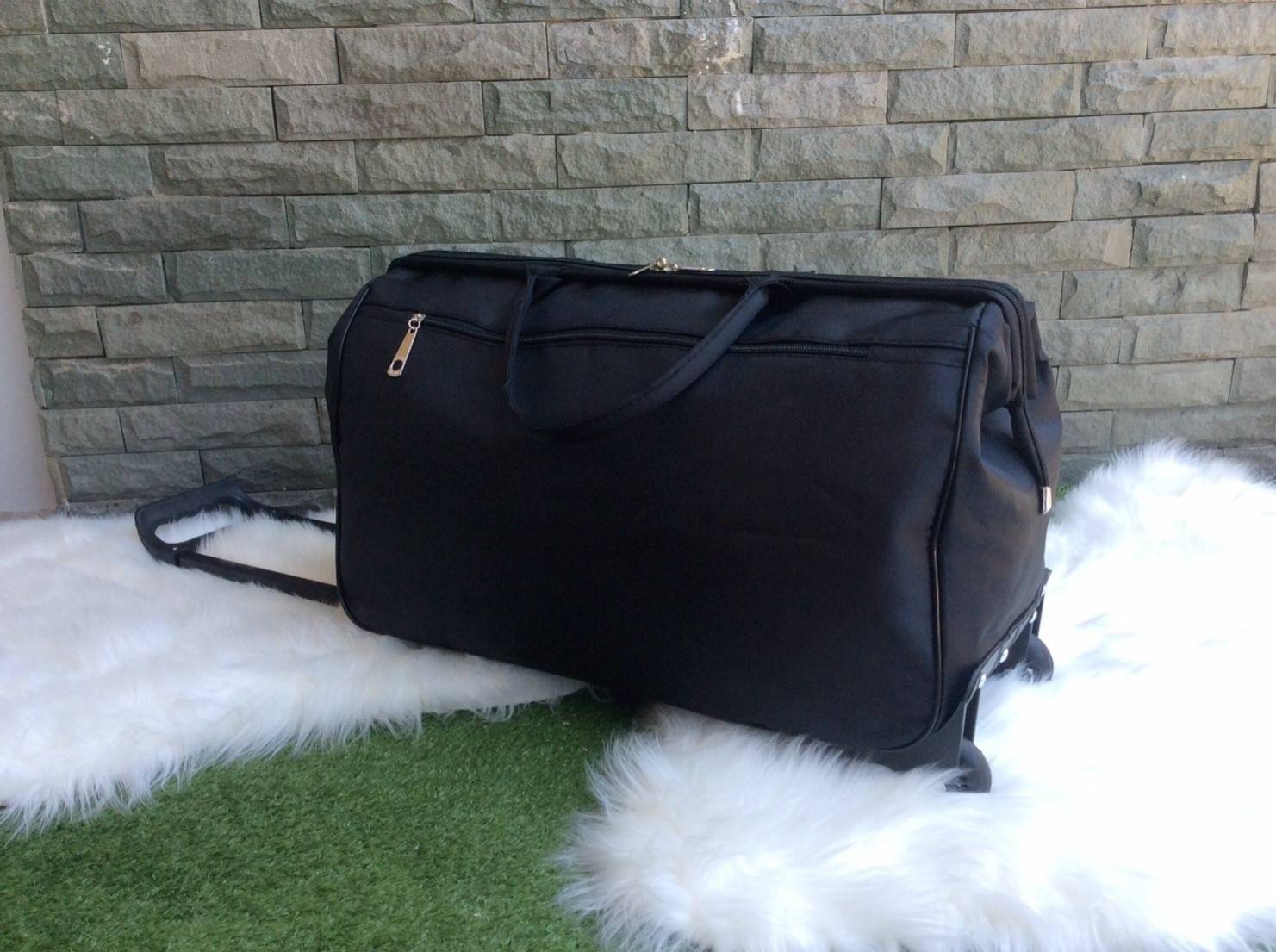 กระเป๋าเดินทางล้อลาก **3cebag เข้าแล้วจ้ารุ่นนี้สั่งทำพิเศษ เอาใจลูกค้า ต้องไปท่องเที่ยวบ่อย คันชักสั่งตรงจาฮ่องกง งานเป๊ะ หัวซิปนำกุญแจมาล็อคได้ ตัดเย็บโดยช่างคุณภาพ ซิปรูดลื่นมากๆ น้ำหนักเบา เหมาะกับไปเที่ยวหลายๆวัน นำติดตัวขึ้นเครื่องได้ วัสดุไนลอน ผสม