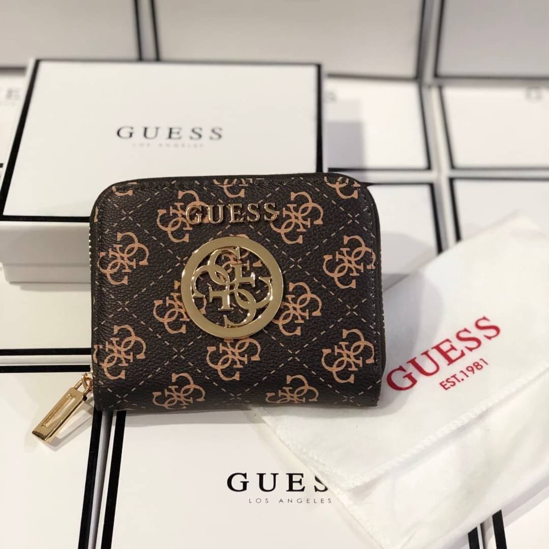 GUESS Women’s Small Wallet กระเป๋าสตางค์แบบสั้น อะไหล่ทอง ขนาดกะทัดรัดพกพาสะดวก ช่องใส่บัตรได้ถึง 6 ช่อง