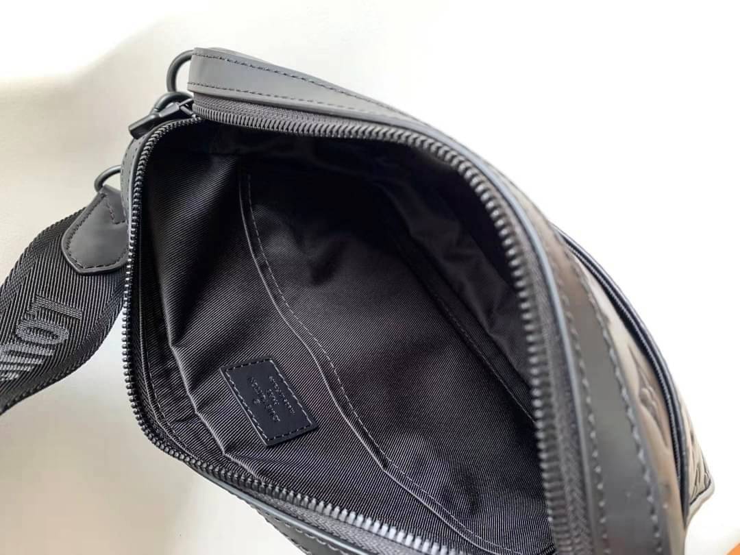 LV Duo messenger Black Monogram Shadow เกรดใช้งานสลับใบจริงได้ เทพออริจินอล เนื้องานสวยงาม หนังแท้ ใช้ได้ทั้งชายหญิง ภาพสินค้าถ่ายจากงานขายจริงใช้งานต่างประเทศได้