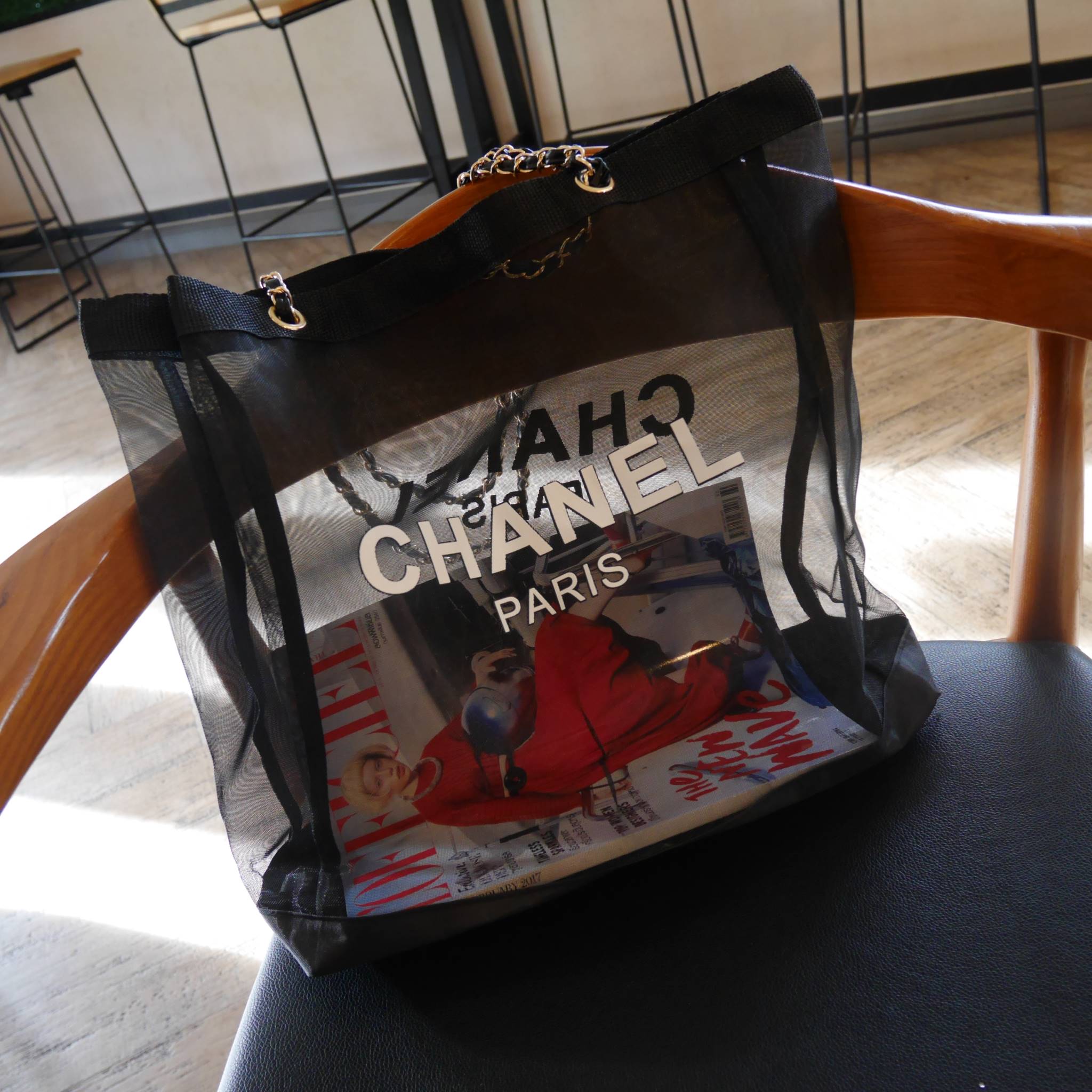 พร้อมส่งความสวยหรู 👠👠 Chanel Shopping Bag With Chain กระเป๋าสะพายใบใหญ่ทรง Shopping Bag Limited Edition พรีเมี่ยมกิ้ฟของแท้นำเข้าจาก Chanel Perfume Counter ของแท้100% (ไม่ใช่งานเลียนแบบ) ใบใหญ่วัสดุ Nylon โปร่ง ♡ ปั้ม CHANEL แบรนด์ส