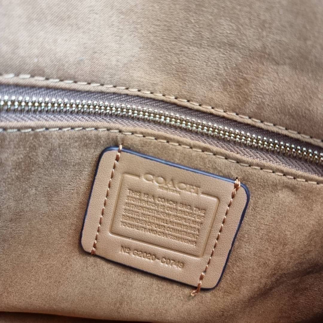 COACH C0749 BEAT SADDLE BAG The best item! ที่สาวๆรอคอย! ฮอตไฟลุก! สีหายาก ละมุนคุณหนู คอลเลคชั่นใหม่ ดีไซน์หรูหรา พิเศษมากๆมาพร้อมสายสะพาย 2 เส้น ใช้คู่กันหรือแยกสะพายก็สวยครบสูตร กระเป๋าสะพายทรง saddle คลาสสิค วัสดุหนัง glove-tanned ทนทาน เปิด-ปิดด้วยกร