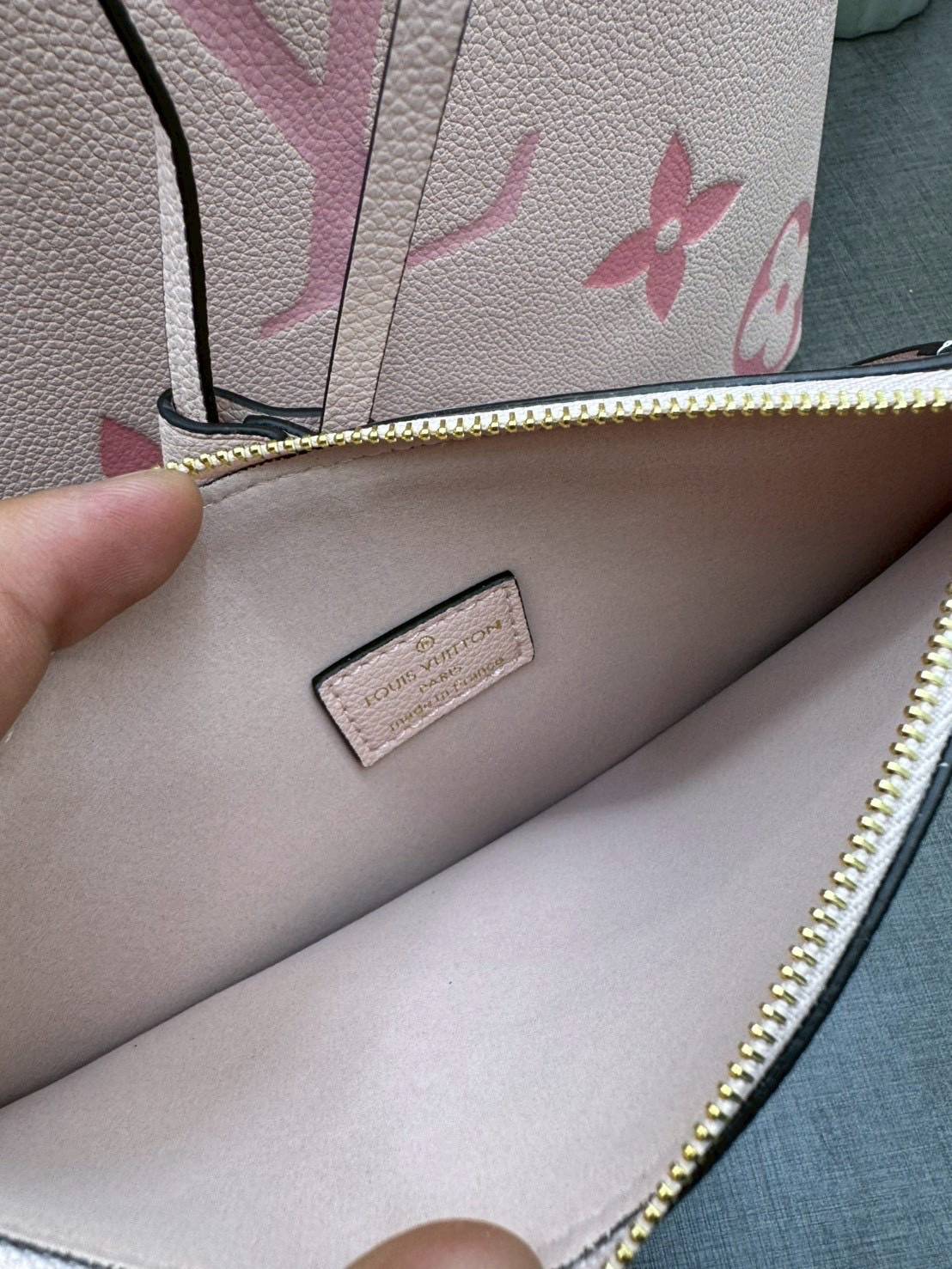 ORI หนังแท้ | LV NeoNoe MM Bucket bag Monogram Flower กระเป๋าสะพายทรงบัคเก็ต ลาย Monogram Flower โดดเด่นเพิ่มสไตล์ มีเสน่ห์ชวนหลงใหล