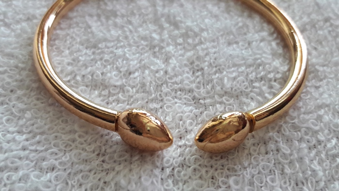 กำไลข้อมือหัวบัวทองเหลืองชุบทองค่ะ