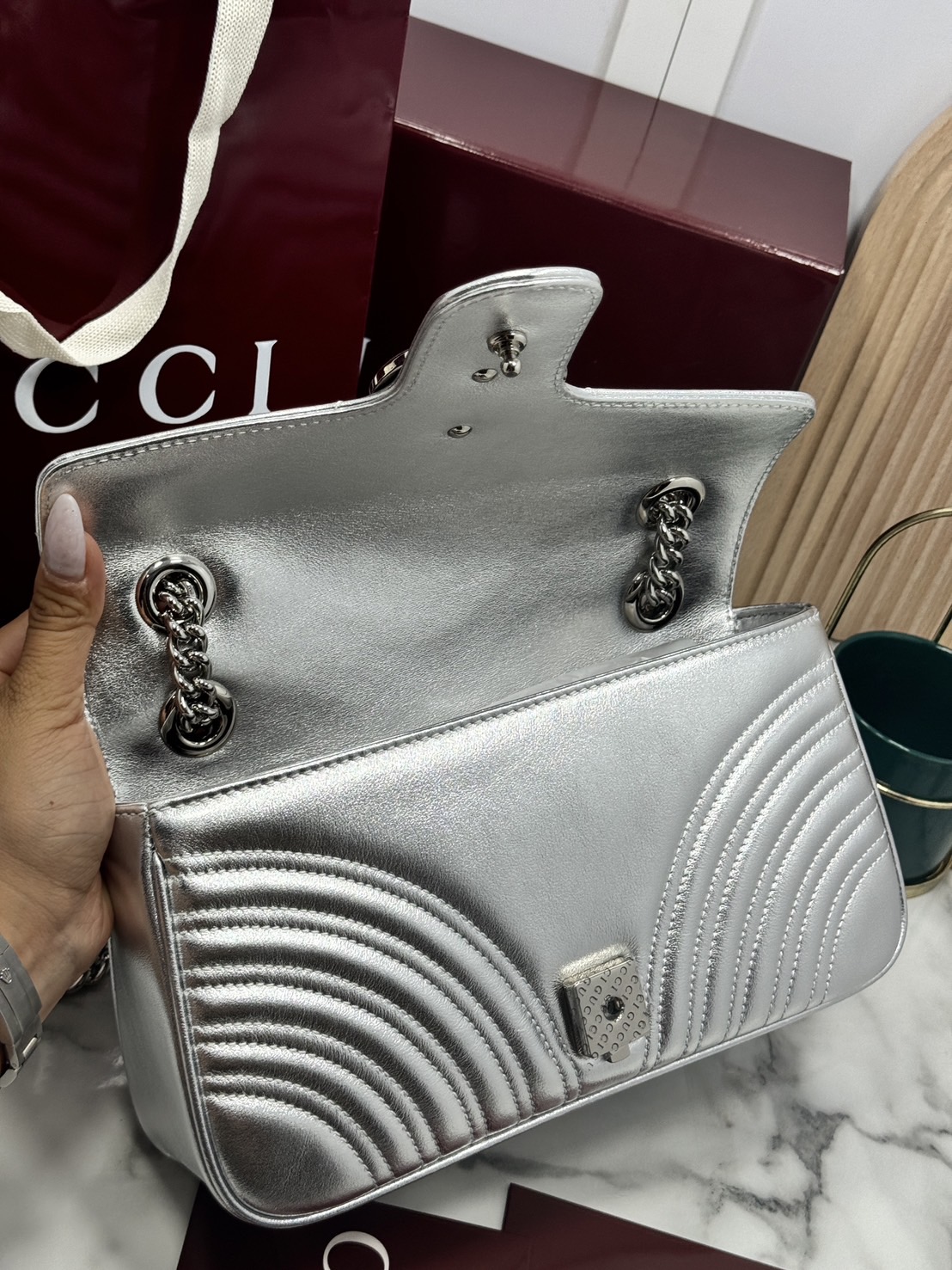 ORI | หนังแท้ GG Marmont small shoulder bag กระเป๋าสะพายข้างรุ่นคลาสสิค ดูแพง อัพลุคได้สบายๆ ด้านหลังดีไซน์รูปหัวใจ