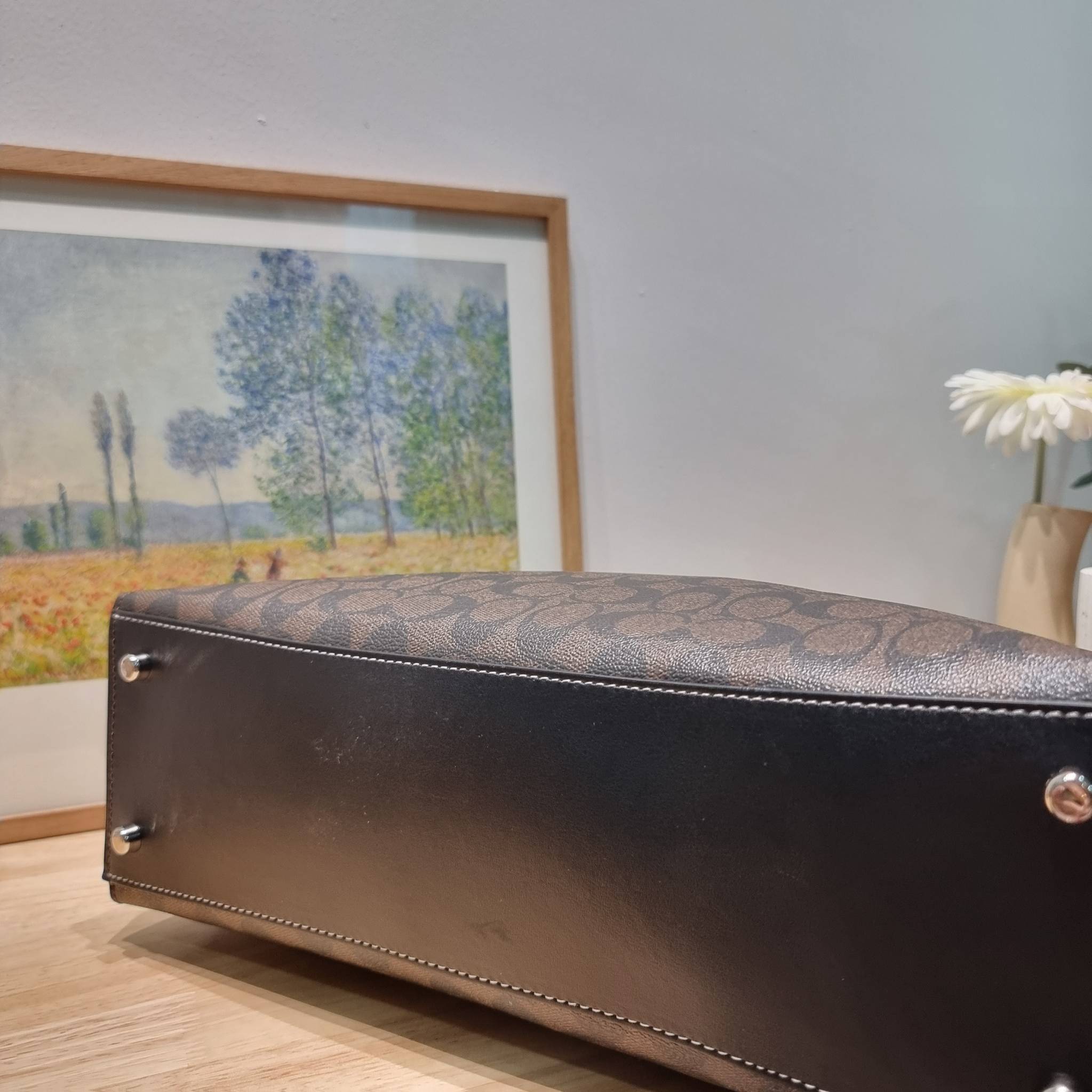 COACH NINA TOTE IN SIGNATURE CANVAS CL399 พร้อมส่ง 2 สี กระเป๋าโท้ทสะพายไหล่ ใบใหญ่ คอลเลคชั่นใหม่ ตอบโจทย์คนที่ชอบใส่ของเยอะๆได้อย่างดี ดีไซน์รูปทรงคลาสสิค เรียบหรู