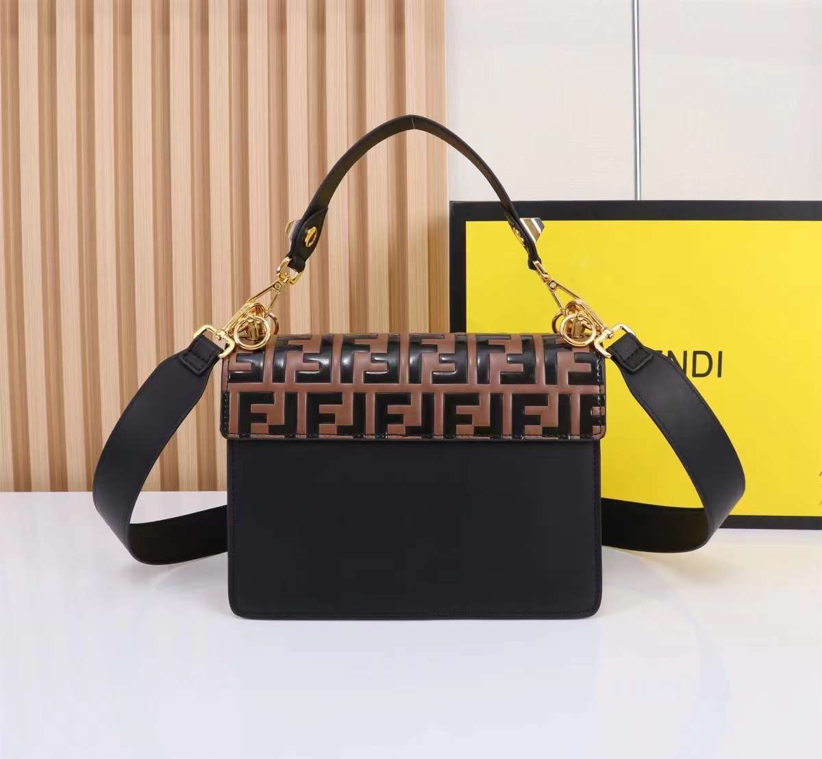 พร้อมส่ง 3 สี FENDI Kan I leather bag กระเป๋าสะพาย 🧡 เกรดออริจินอล 1:1 สลับแท้ ใช้งานต่างประเทศได้ ภาพถ่ายจากงานขายจริง