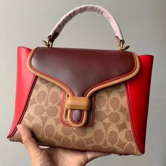 COACH COURIER CARRYALL 23 IN COLORBLOCK SIGNATURE CANVAS พร้อมส่ง 7 แบบ พร้อมส่ง ลุคดูไฮสุดๆค่ะ! กระเป๋าสะพายหนังหรูหราและคลาสสิค หนังแท้ชั้นดีที่สุด น้ำหนักเบา หนังสวยมากก สัมผัสแล้วหลงรักแน่นอนจ้าา😘