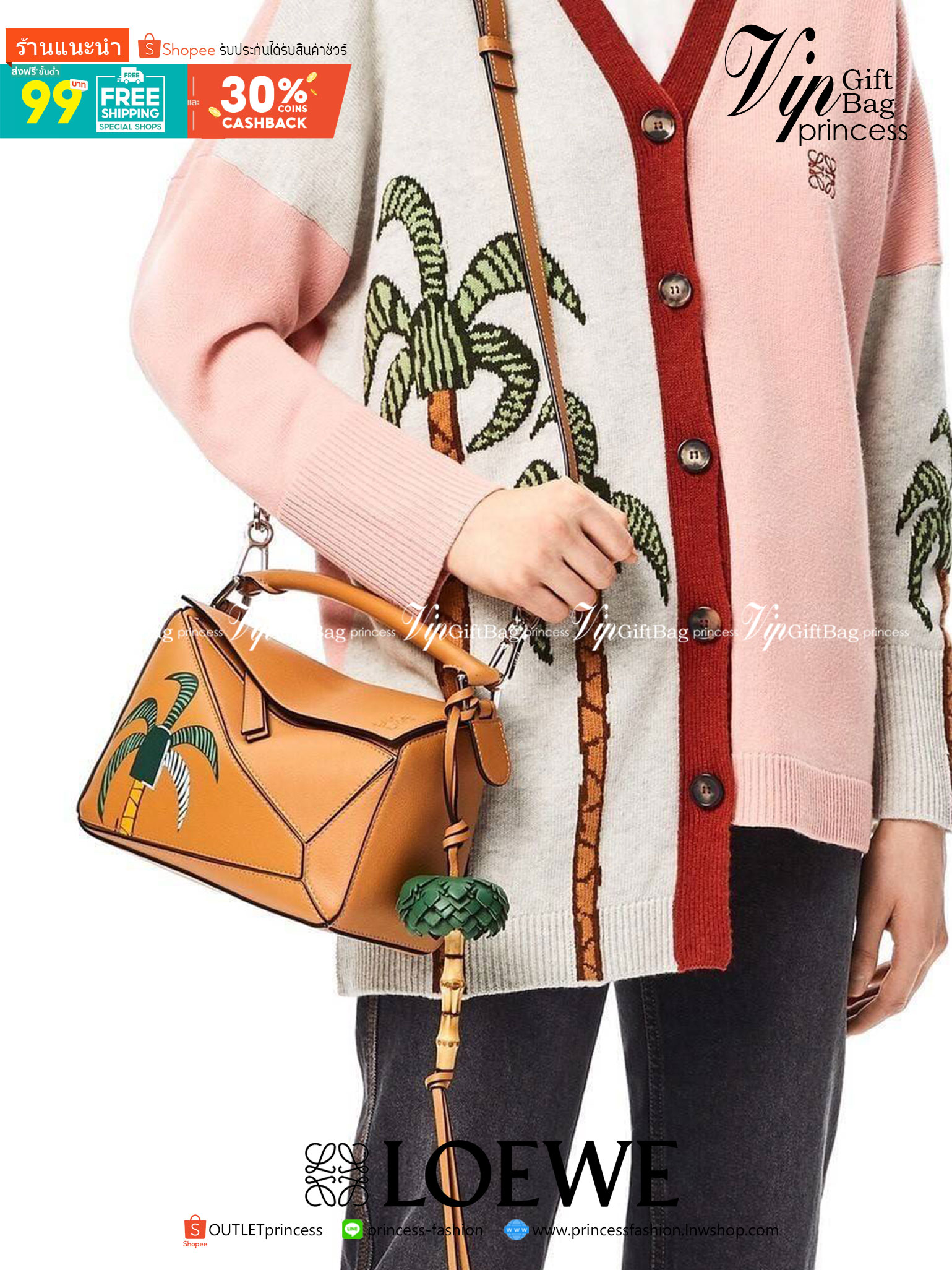 VIP 】LOEWE LA PALME PUZZLE BAG IN CLASSIC CALFSKIN คอลเลคชั่นใหม่!! กระเป๋าสะพายข้างทรงกล่อง สไตล์พัซเซิล ให้ฟีลลิ่งเหมือนตัวต่อ ดูดีได้ทุกที่แค่มีใบนี้ รอบนี้ดีไซน์พริ้นท์ลายต้นปาล์มเก๋ๆ ซัมเมอร์ยังต้องมา วัสดุหนังวัวฟอกสี เปิดใช้งานด้วยซิป ที่ภายในโล่งพ