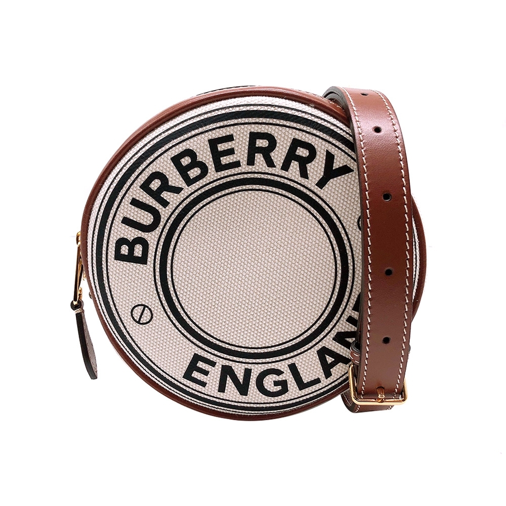 VIP 🥂 Burberry Logo Graphic Canvas And Leather Louise Bag / Burberry Fragrances Crossbody Bag กระเป๋าสะพายทรงกลม ผ้าแคนวาสตัดขอบหนังหน้าโลโก้แบรนด์ พร้อมสายยาวครอสบอดี้ได้ เปิด-ปิด ด้วยซิป ภายในโล่ง ใส่ Iphone + ได้ สายยาวถอดสายได้ ปรับระดับได้ จะ