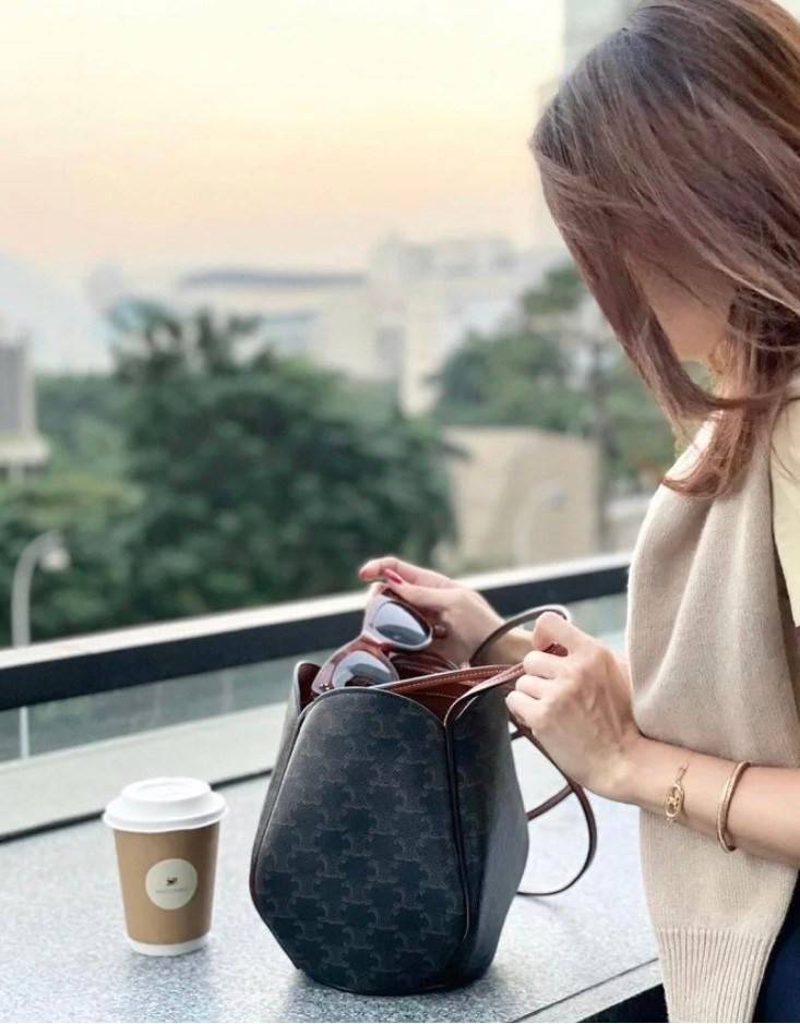 NEW 2021 !!! CELINE CROSSBODY VIP GIFT BAG(GWP) กระเป๋าสะพายไหล่/คสอบอดี้ทรงสวยมีสไตล์