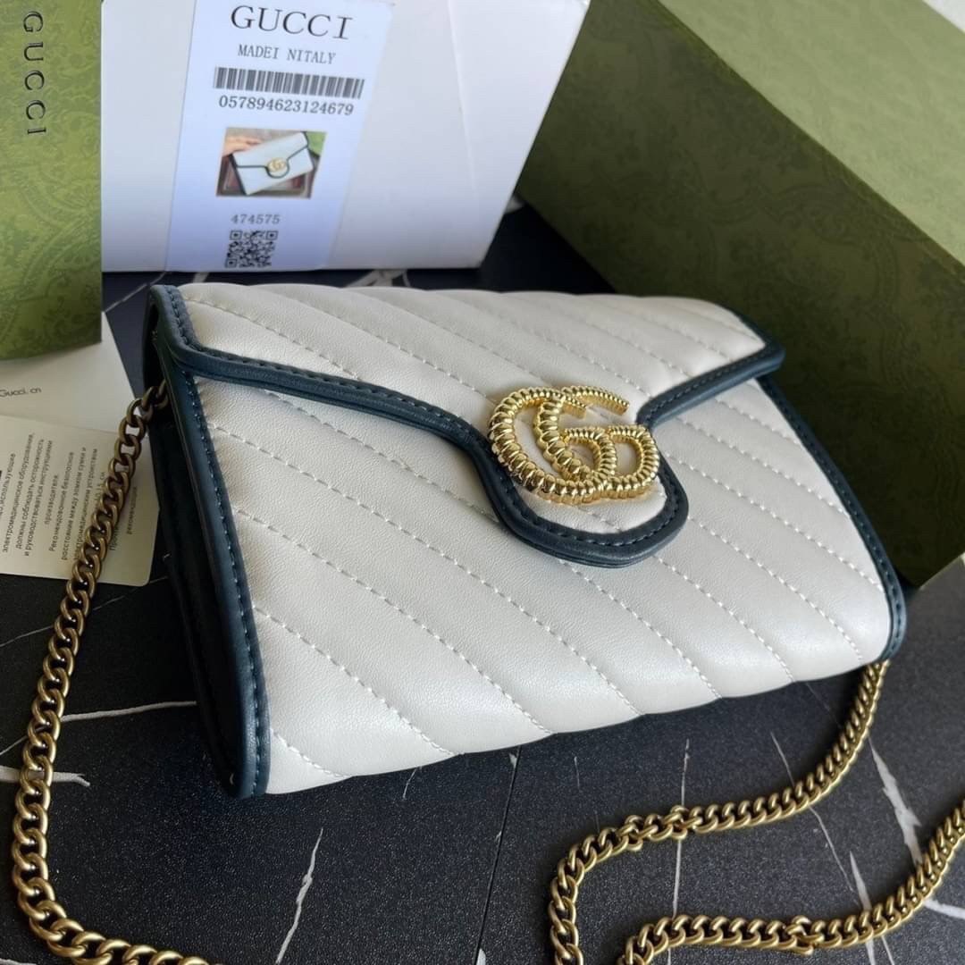 หนังแท้ GG Marmont matelassé mini bag พร้อมส่งที่ไทย GUCCI Wallet on Chain ภาพสินค้าถ่ายจากงานขายจริง รุ่นนี้หนังสวยมากค่ะ ละมุนที่สุด ใส่บัตร ใส่แบงค์ได้ รับรองว่าจะเป็นกระเป๋าที่จะหยิบใช้งานได้บ่อยๆ รับประกันความสวยปังค่าาา