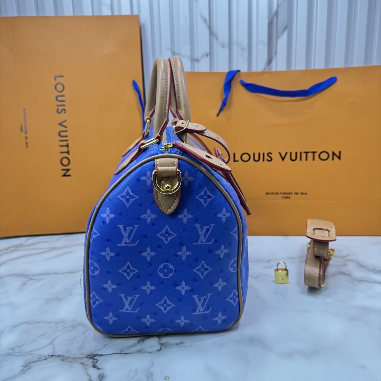 ORI หนังแท้ | LV Speedy P9 Bandoulière 30 Bag กระเป๋าสะพายทรงหมอนสปีดี้ใบใหญ่ คอลใหม่ล่าสุดหรูหราโดดเด่น แต่งลายนูนเพิ่มเท็กเจอร์เต็มใบ รูปทรงใช้งานง่ายสวยตลอดกาล