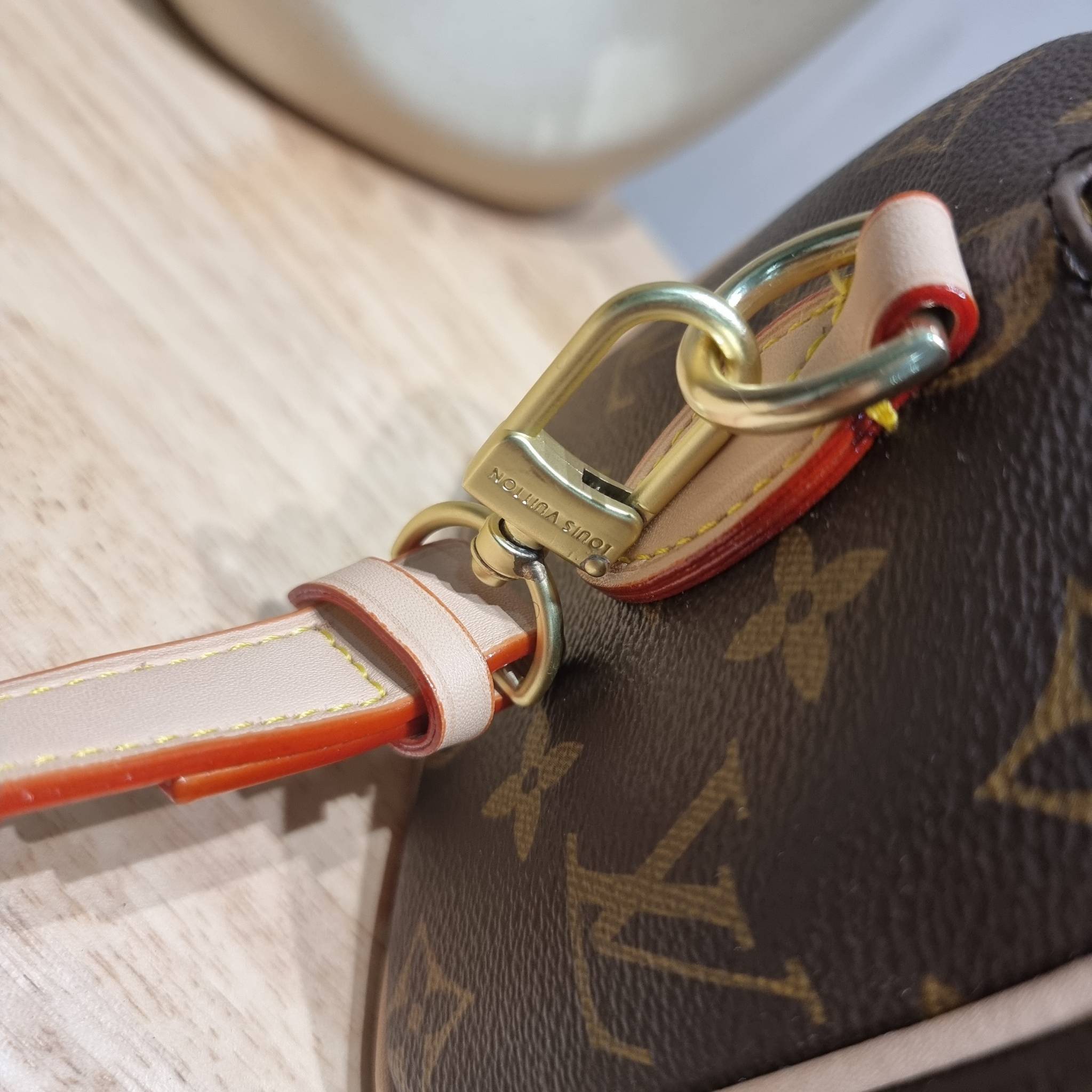 Set 3 ใบ LV Speedy Bandoulière 20 New in!! กับ box set ชวนสะสม ที่จับเอารุ่นยอดฮิต มามิกซ์รวมกับไอเท็มสุดคุ้มของมันต้องมี!! จัดเรียงให้อยู่ในกล่องสุดหรู ไม่ว่าจะตัวกระเป๋า กระเป๋าสตางค์ กระเป๋าจิ๋ว ใบไหนๆก็นำมาใช้งานได้จริง คุ้มค่ามากๆ แถมฟรี! ริบบิ้นลายล