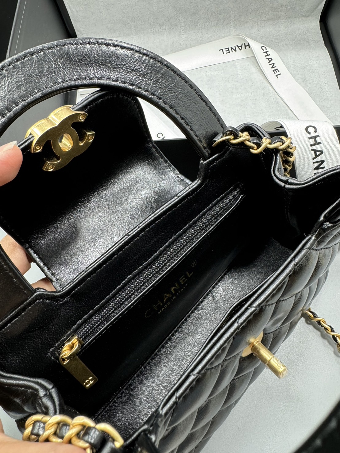 CHANEL KELLY MINI BLACK กระเป๋าสะพายมือจับในตัวไซส์มินิ หนังแท้ เกรดออริ ท็อป สลับแท้ 1:1 ผ่านทุก ตม ใช้งานต่างประเทศได้