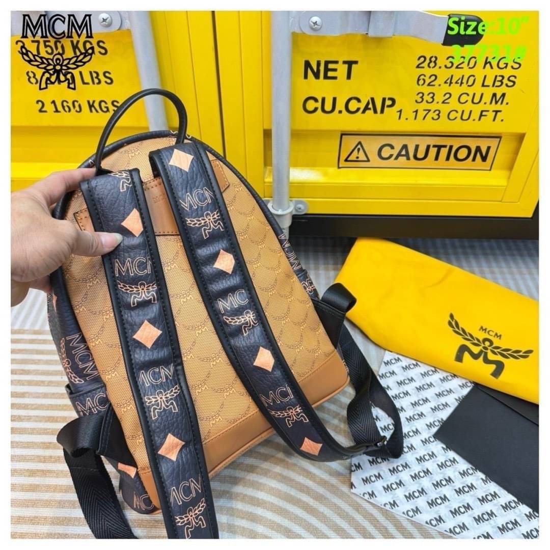 ORI | M.C.M Stark Backpack in Monogram Mix กระเป๋าเป้แมกซี่คอลใหม่ โดดเด่นด้วยดีไซน์สีดำด้านข้างและสายกระเป๋าตัดสีกันได้อย่างลงตัว Best seller Unisex ของงานเป้จริงๆ