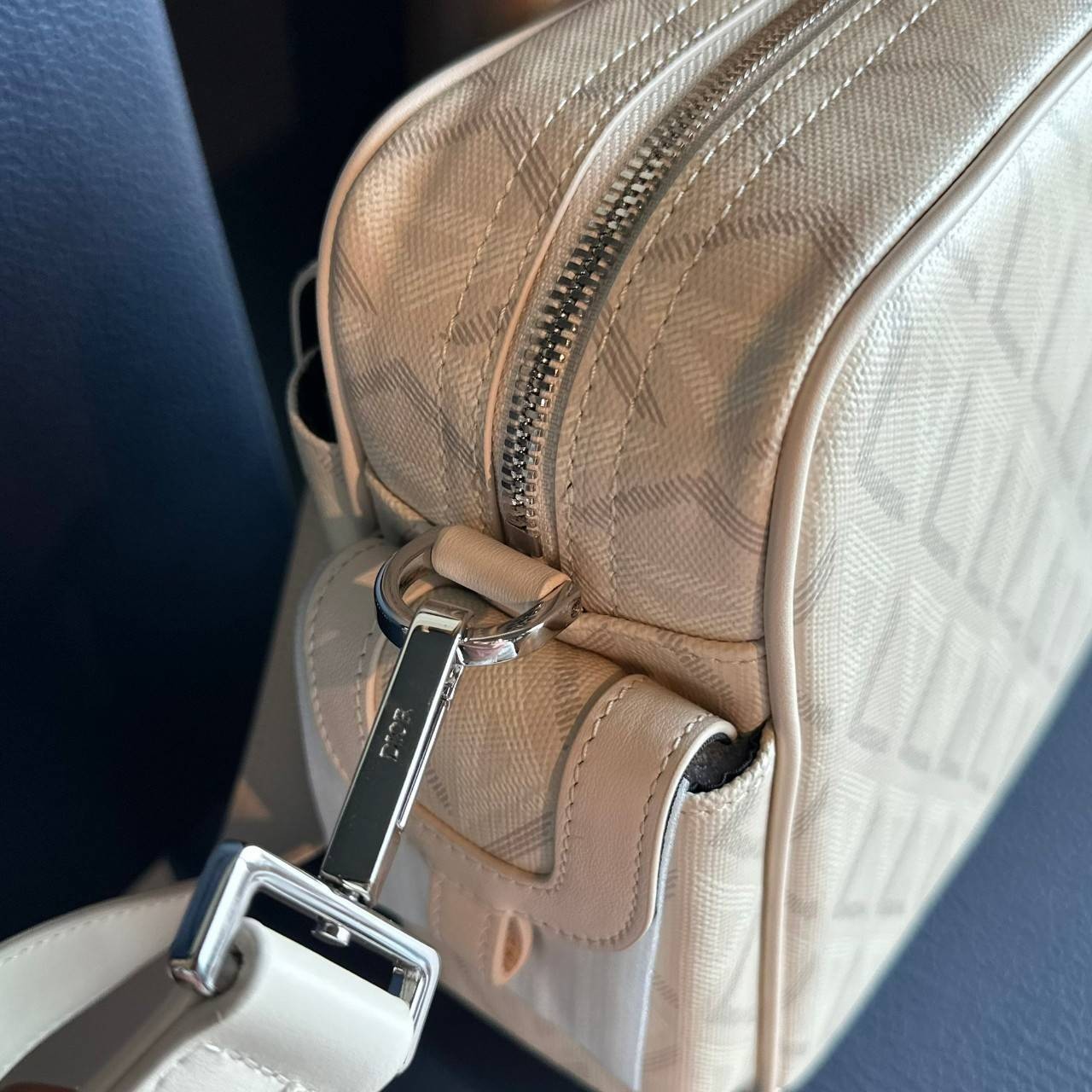 DIOR HIT THE ROAD MESSENGER BAG CD Diamond Canvas and Smooth Calfskin เกรดเทพออริจินอล หนังแท้ งานดีสุด ภาพถ่ายจากงานขายจริง ใช้งานต่างประเทศได้