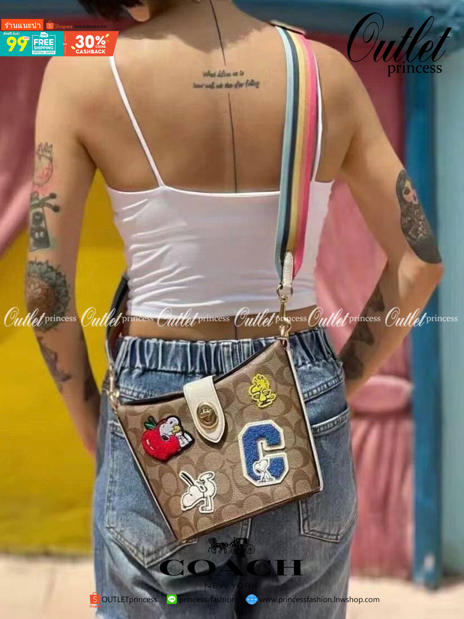 COACH C4113 - COACH X PEANUTS ADDIE CROSSBODY IN SIGNATURE CANVAS WITH VARSITY PATCHES พร้อมส่งทันที่! ลิมิเตทจาก Coach x Peanuts ที่รังสรรค์ลวดลายการ์ตูนลงบนกระเป๋าได้ซุกซนน่ารักดีมากๆค่ะ