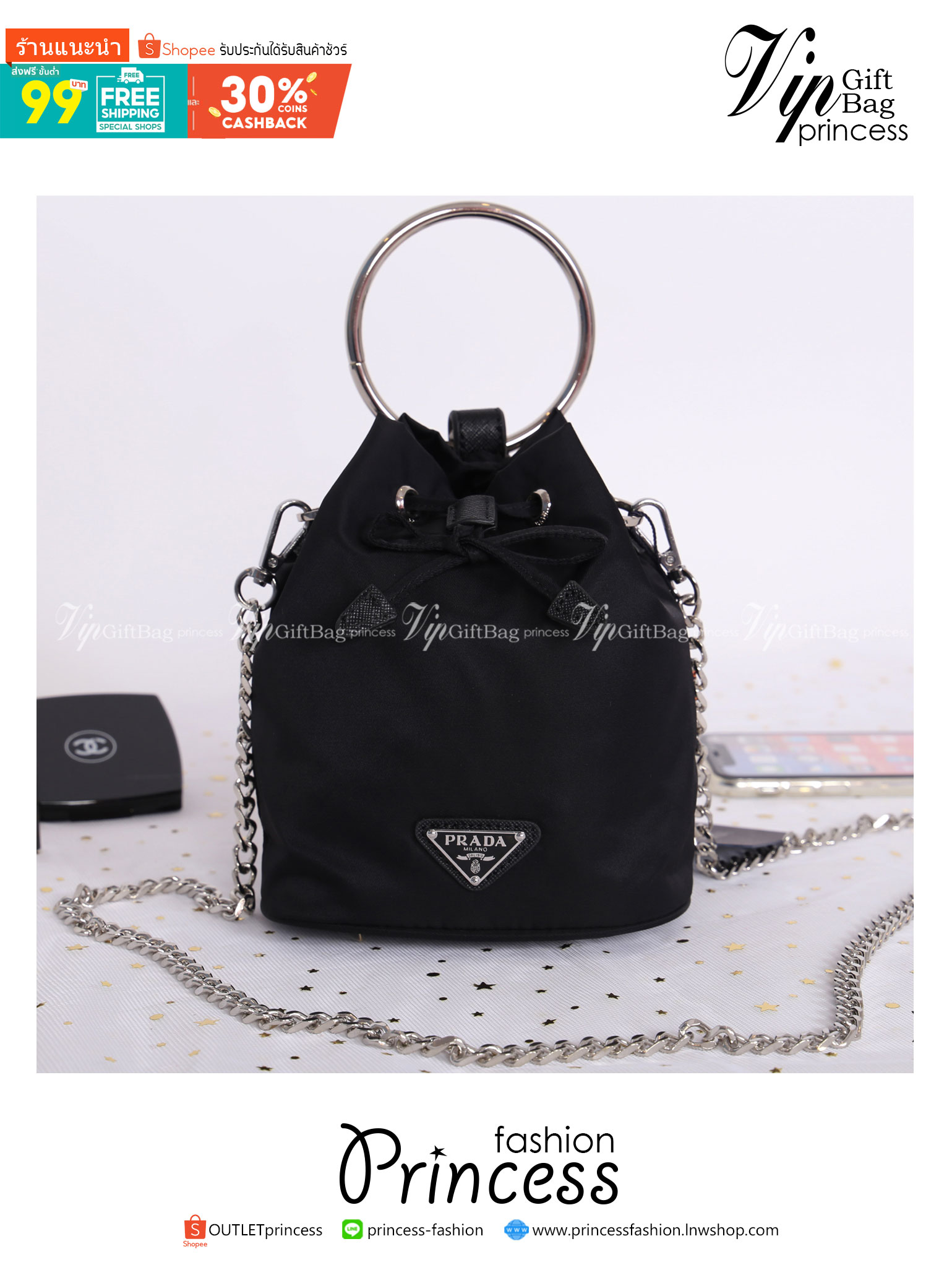 Prada mini nylon drawstring handbag / PRADA Bucket Bag ทรงสวยน่ารัก วัสดุผ้า Nylon คุณภาพดี อะไหล่เงินสวยสุดคลาสิค เปิดปิดแบบหูรูด ด้านในโล่งกว้างจุของได้พอประมาณเลยค่ะ ใส่ Iphone+ หรือรุ่นเทียบเท่าได้แบบสบายๆ ซับในพิมพ์ลายแบรนด์ ตามแบบฉบับแบรนด์