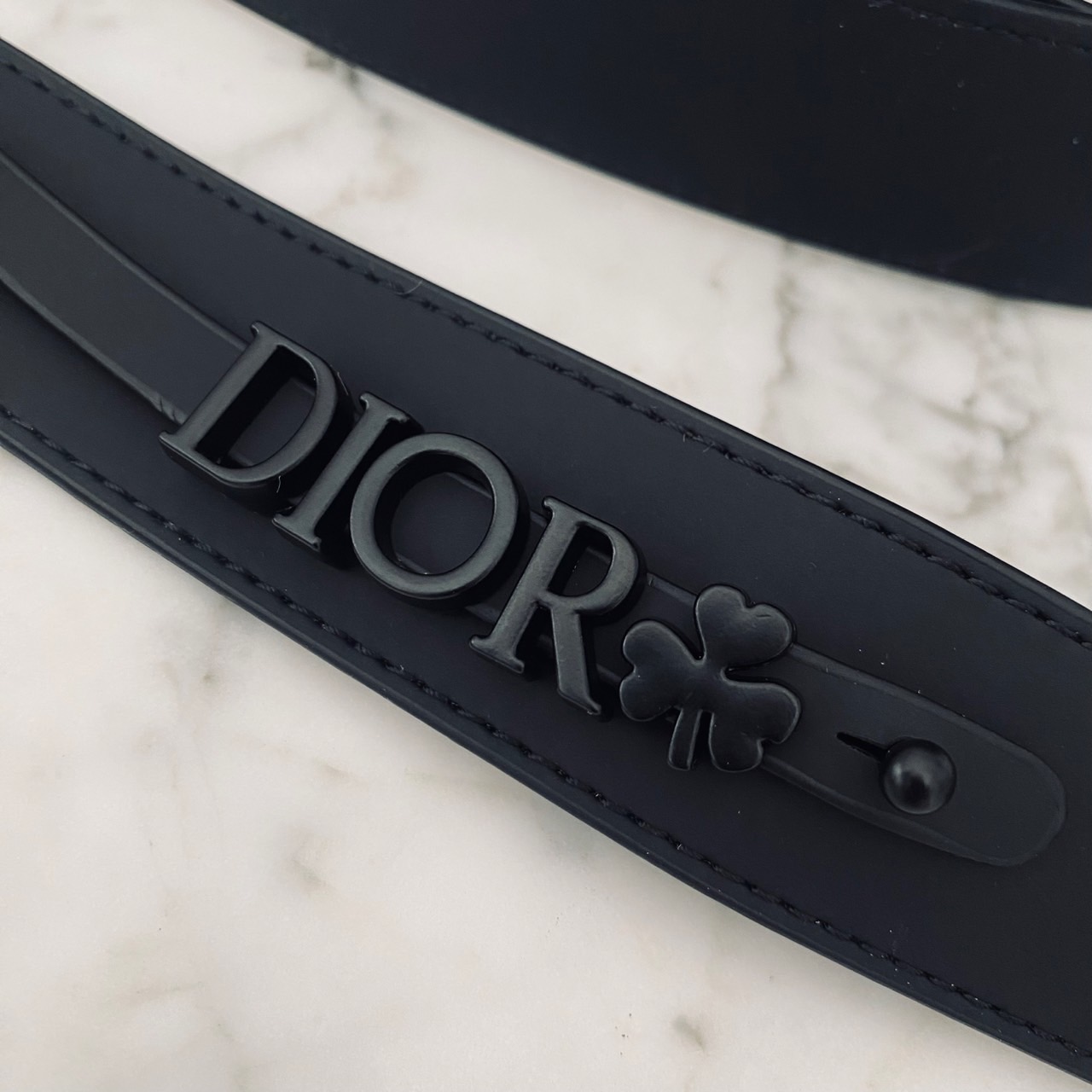 DIOR Small Lady My ABCDior bag Black Cannage Ultra-matte กระเป๋าสะพายดีไซน์เรียบหรู ทรงกล่องคลาสสิค โดดเด่นด้วยพวงกุญแจอะไหล่สีเดียวกับตัวกระเป๋า สีดำผิวแมทท์สุดคลาสสิก ลายเส้นซ้อนทับสวยงาม