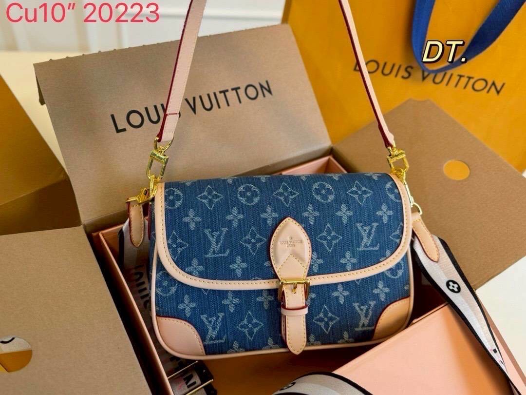 LV Diane Monogram Denim Bag กระเป๋าสะพายมัลติฟังก์ชั่น โมโนแกรมเดนิมสุดไอคอนิก ดีไซน์ใหม่ ออกมาได้น่ารักน่าใช้มากๆ สียีนส์สวยมีเสน่ห์