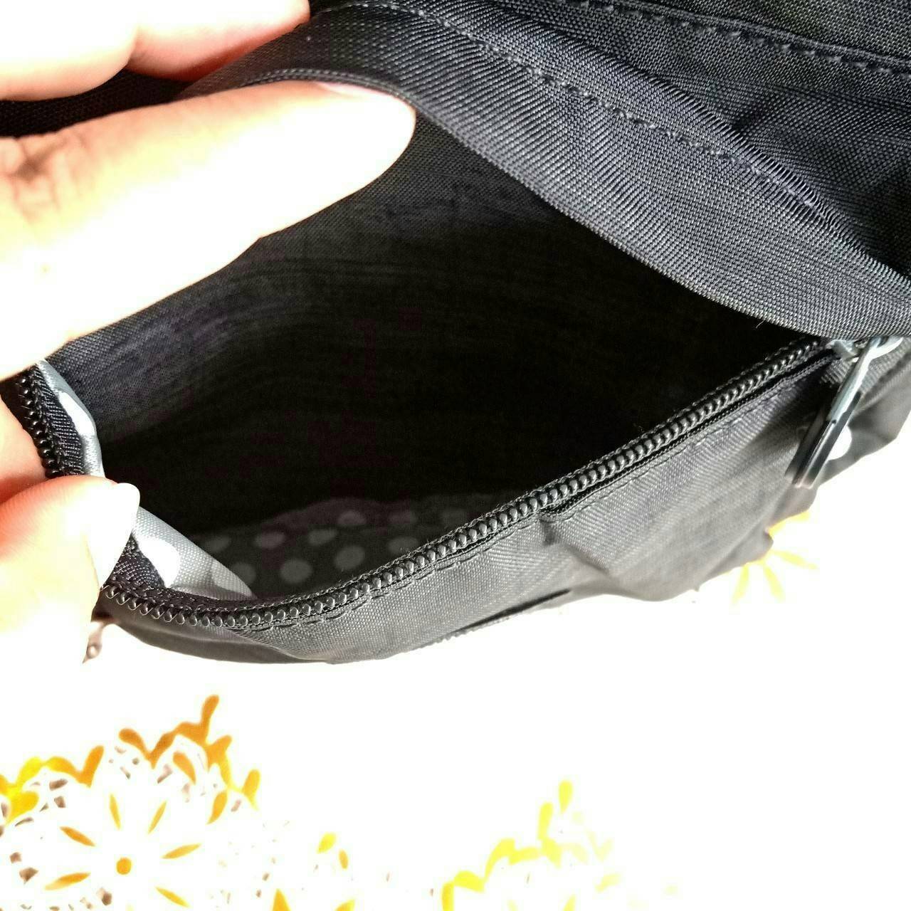 KIPLING 2WAYS MINI BACKPACK 👍กระเป๋าสะพาย2Wayรุ่นใหม่วัสดุ Nylon & Polyester 100% 👍หูหิ้วมีลายปั้มแบรนด์ 👍สายสะพายยาวเลื่อนปรับได้ถอดได้ 👍สามารถถือหรือสะพายได้ จะสะพายไหล่ สะพายเฉียง Crossbody หรือจะคล้องสายเป็นเป้สะพายหลัง