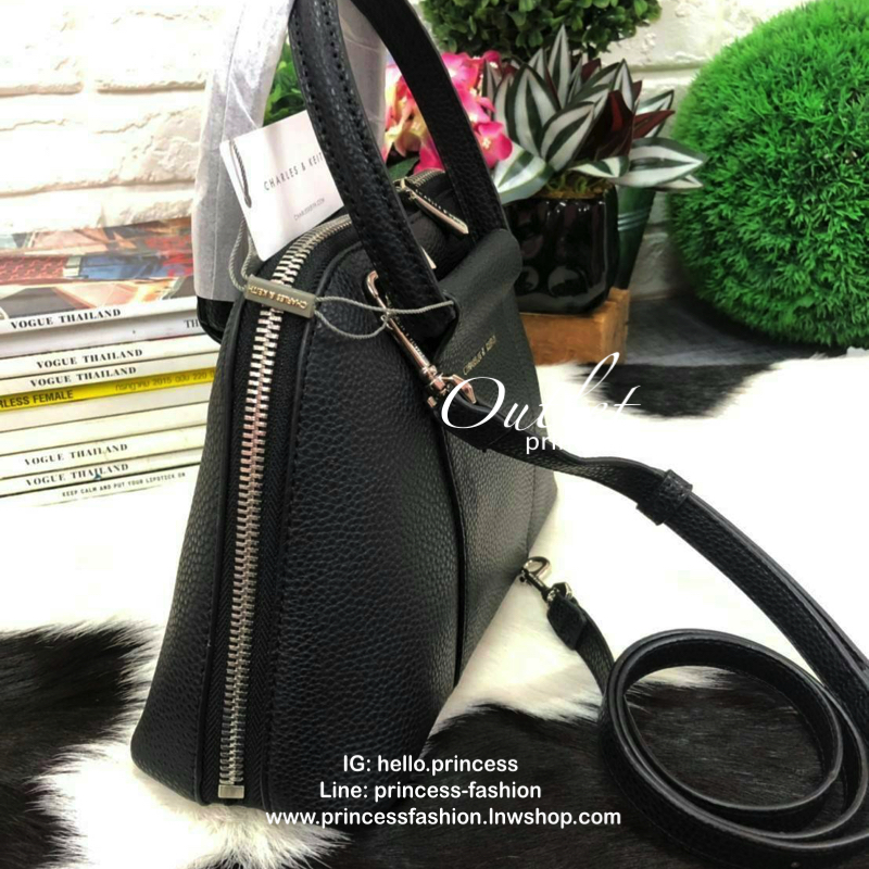 CHARLES & KEITH MINI RING HANDLE DOME BAG 2019 กระเป๋าสะพายขนาดเล็กหนัง pu ลาย pebble ทรงโดม หนังนิ่มอยู่ทรง ด้านหน้าโลโก้โลหะนูน เปิด-ปิดด้วยซิป ซิปคู่ รูดได้สุดใบ เปิดได้กว้างสะดวกหยิบสัมภาระ ภายในมีช่องซิปเล็ก 1 ช่องและช่องย่อย ใส่กระเป๋าเงินยาวได้ มีส