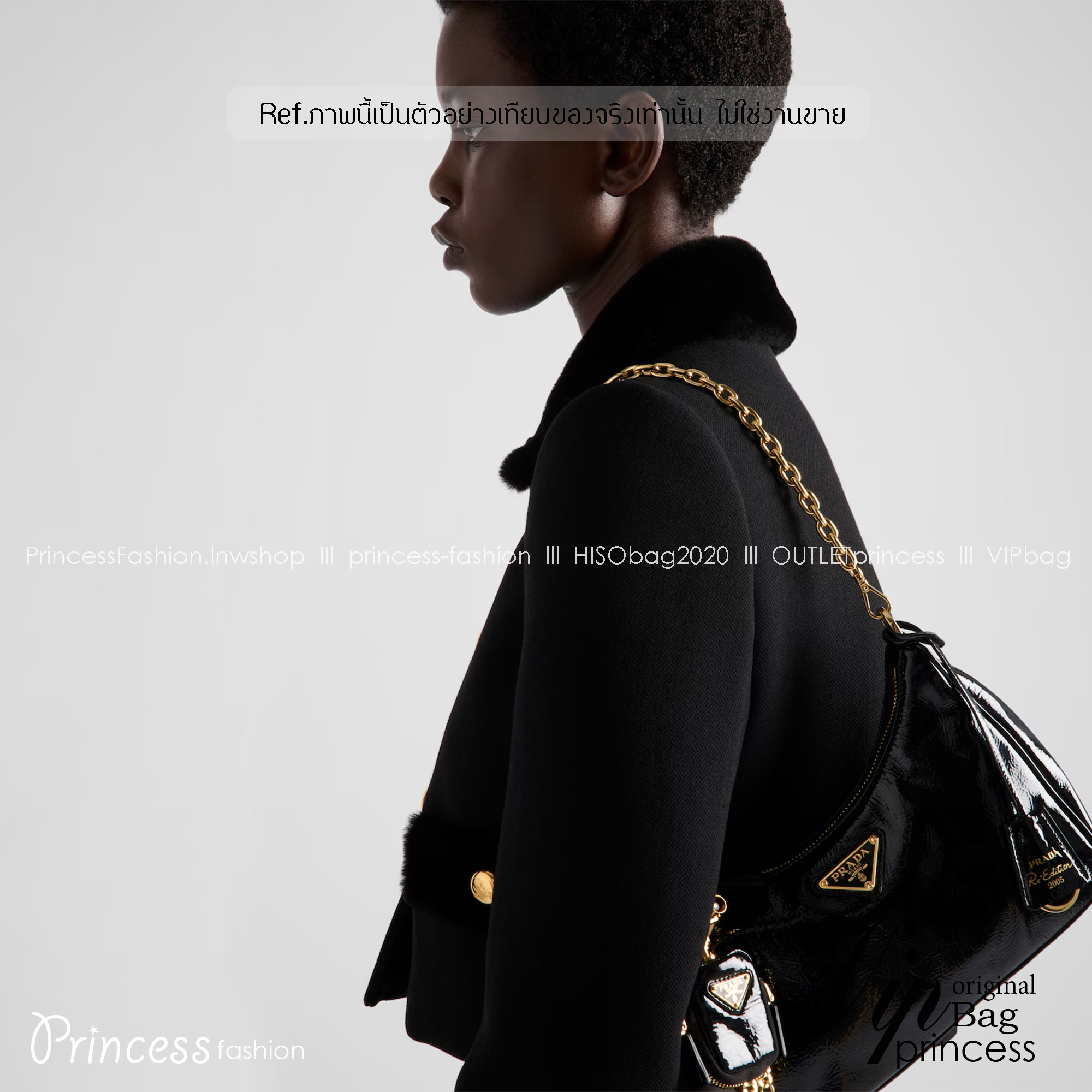 ORI หนังแท้ | Prada Re-Edition 2005 bag in Naplak leather กระเป๋าสะพายทรงโฮโบหนังแก้ว ดีไซน์เอฟเฟกต์มันวาวและเท็กซ์เจอร์ที่มีเสน่ห์สไตล์วินเทจ พร้อมทริกห้อยเพิ่มสไตล์สัมผัสที่โดดเด่นและร่วมสมัยยิ่งขึ้น