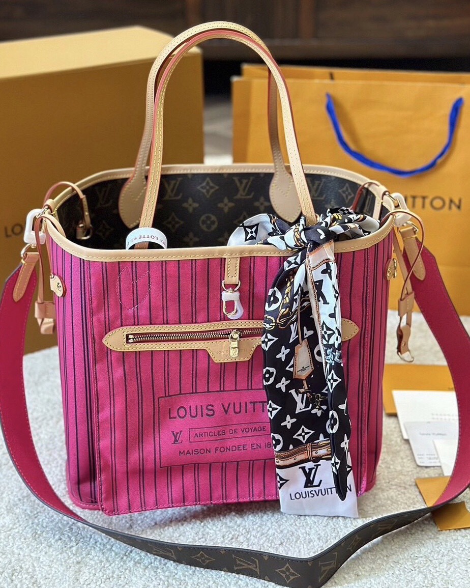 LV Neverfull Bandoulière Inside Out MM กระเป๋าทรงโท้ทรุ่นใหม่ล่าสุด ใช้ได้ 2 ด้าน ภายในสีสดใสมีชีวิตชีวา เป็นการรังสรรค์สุดท้าทายครั้งใหม่ของกระเป๋ารุ่นไอคอนิกจากหลุยส์ ที่สุดของความหรูหรา