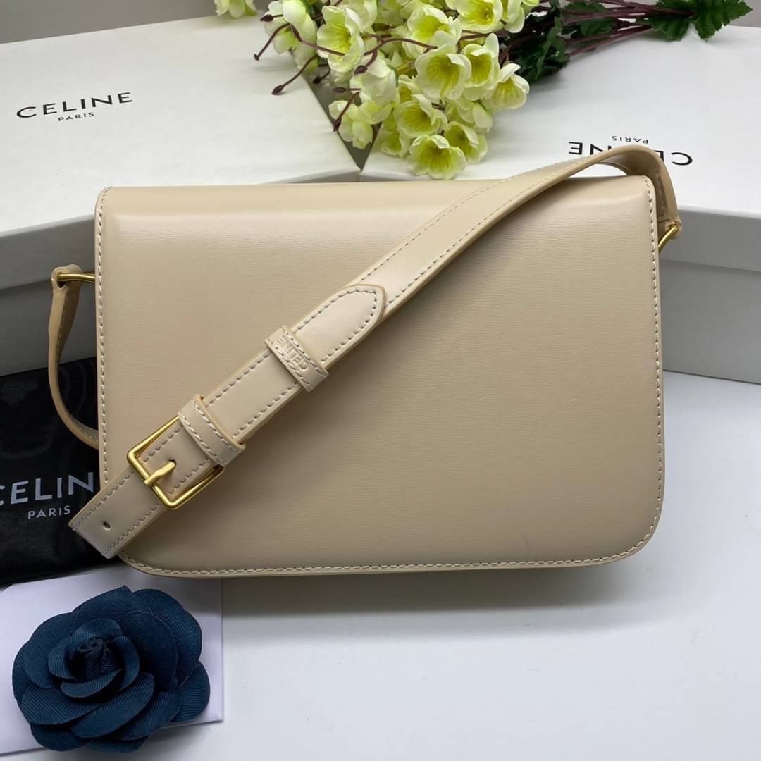 MEDIUM 22cm : CELINE CLASSIQUE TRIOMPHE BAG IN SHINY CALFSKIN / Celine Triomphe Bag / Celine Bag พร้อมส่ง 10 สี เกรดออริ 1:1 กระเป๋าแบรนด์หรูที่ควรมีแห่งปี