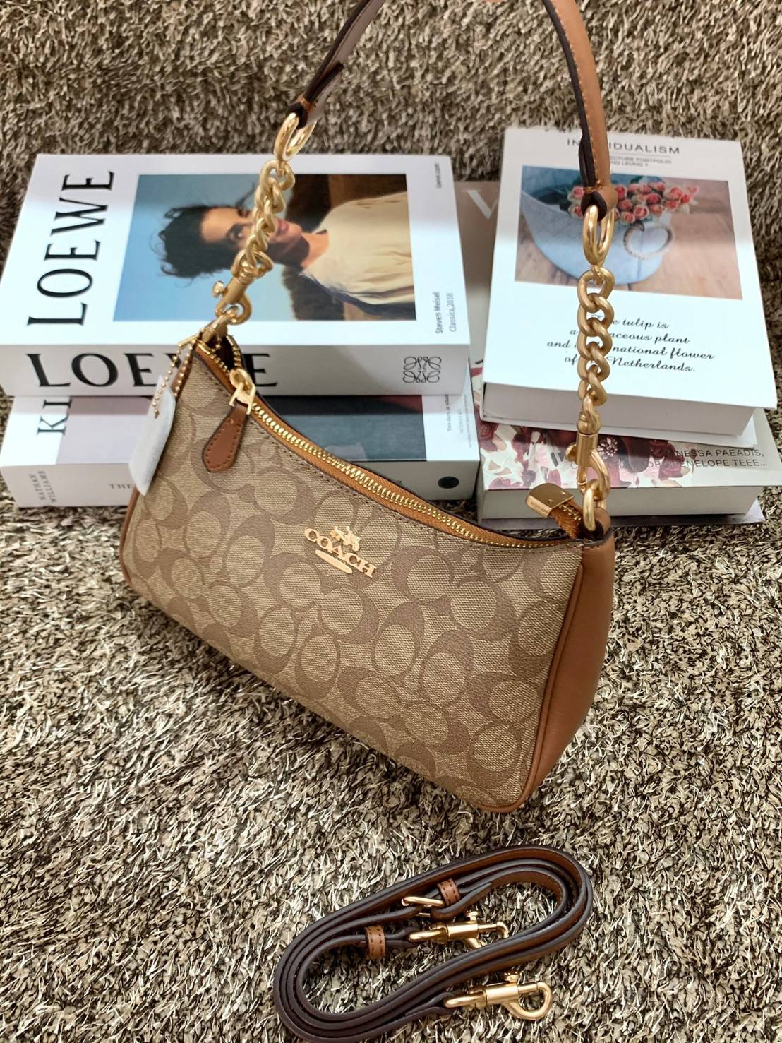 พร้อมส่งครบสี สวยทุกสีเลยค่า😘 ((CA173//CA209//CA548)) COACH TERI SHOULDER BAG 🔹กระเป๋าทรงพอช ในรูปแบบหนังแท้ หนังนิ่มสวยมากค่ะ