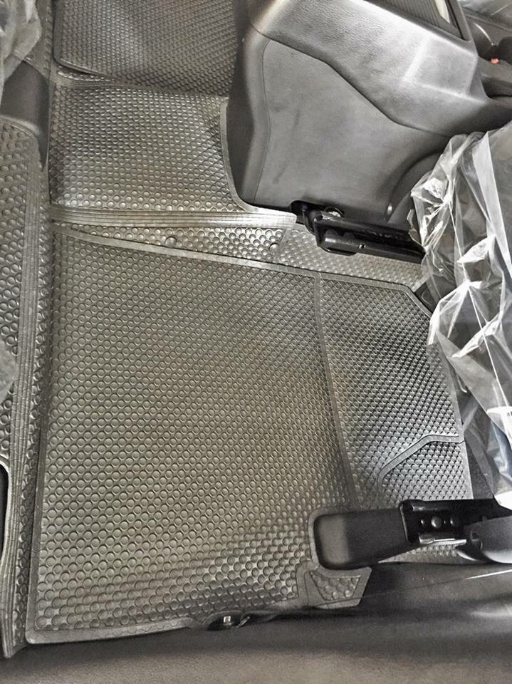 พรมกระดุมเม็ดเล็ก XPANDER รุ่นรีดขอบ สีเทาเข้ม เต็มคัน +ปิดเบาะเเถว3ลายหนังเรียบ